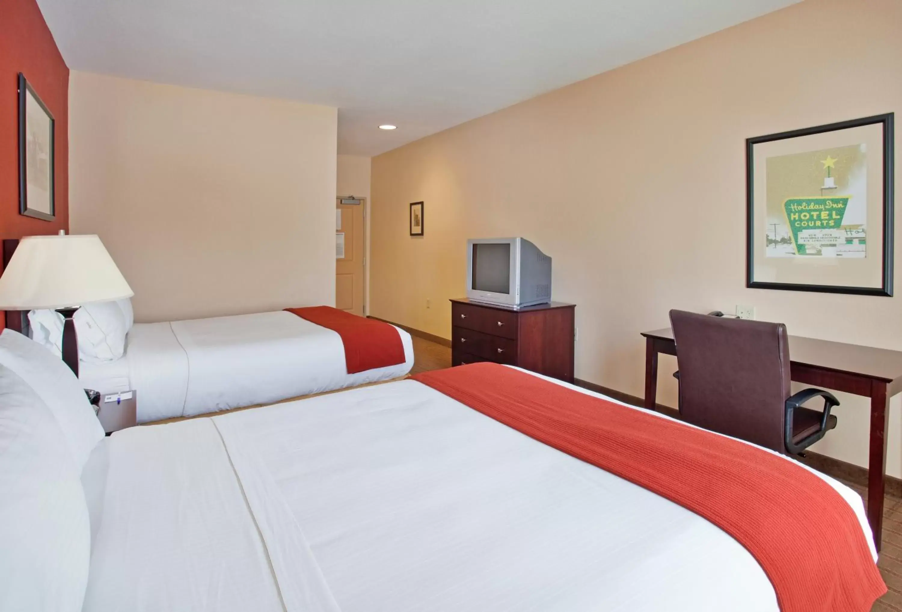 Bed in Holiday Inn Express & Suites East Wichita I-35 Andover, an IHG Hotel