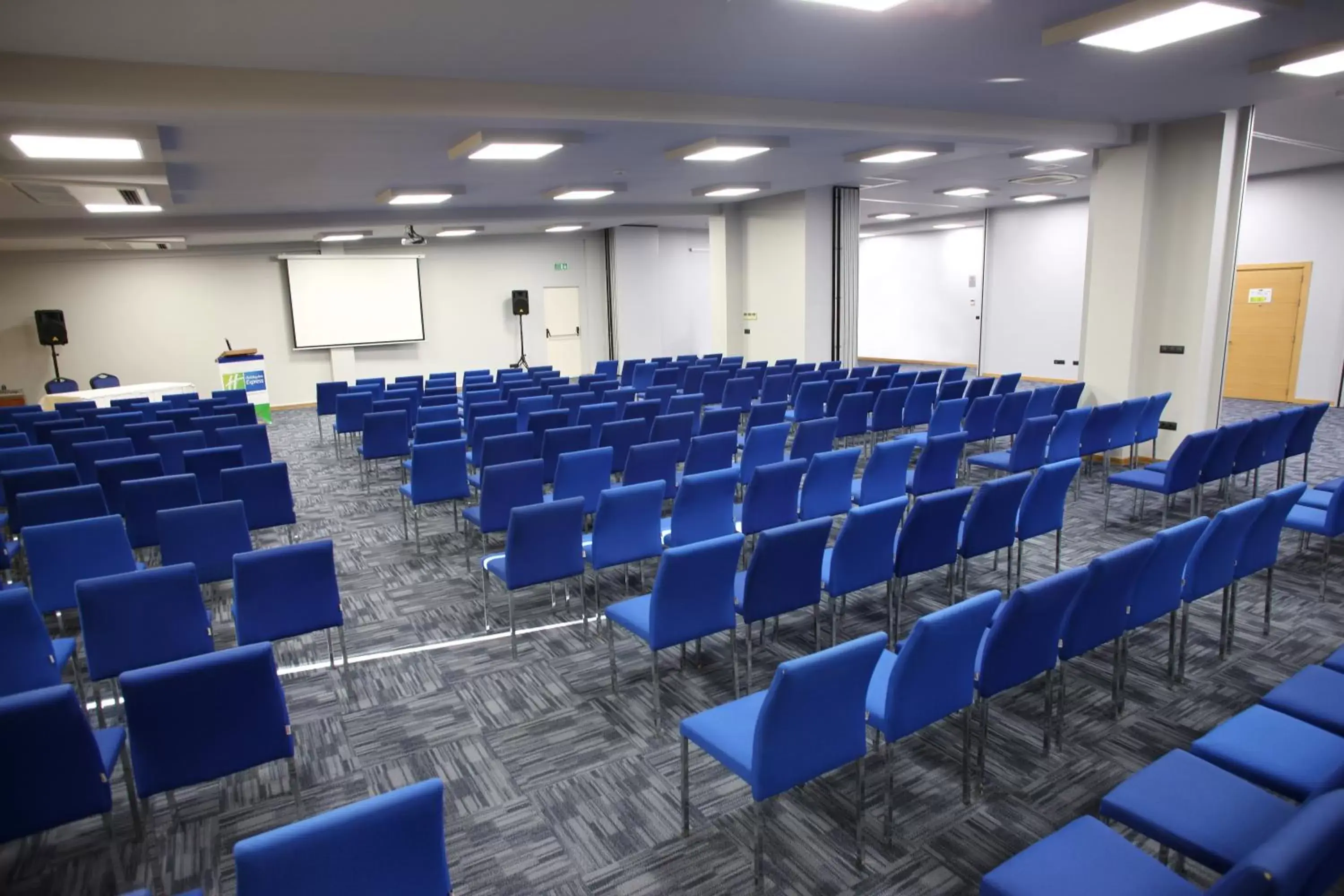 Meeting/conference room in Holiday Inn Express Manisa-West, an IHG Hotel