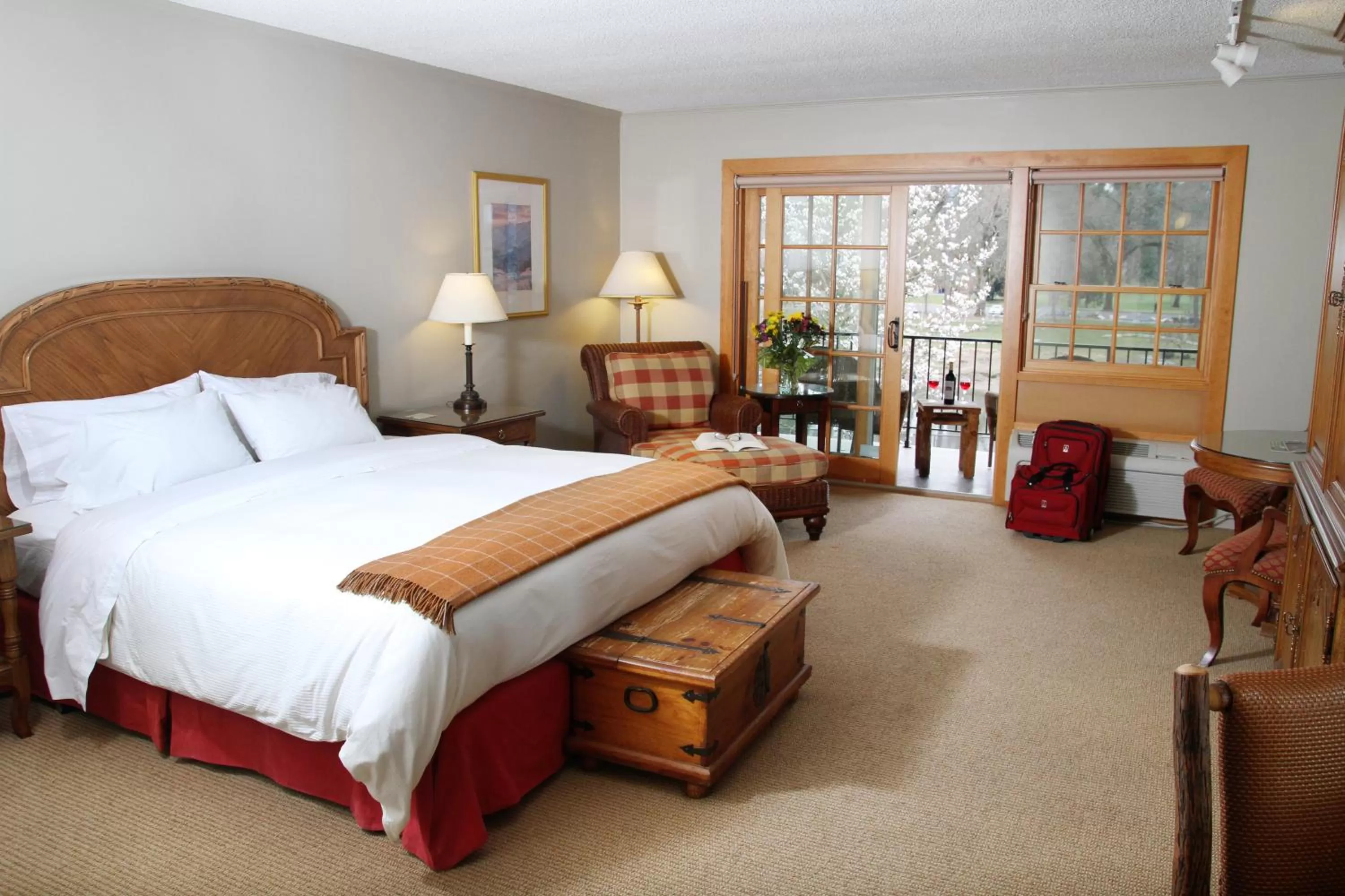 Photo of the whole room, Bed in The Lodge at Riverside