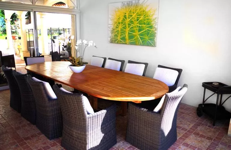 Communal lounge/ TV room, Dining Area in B&B Val D'azur