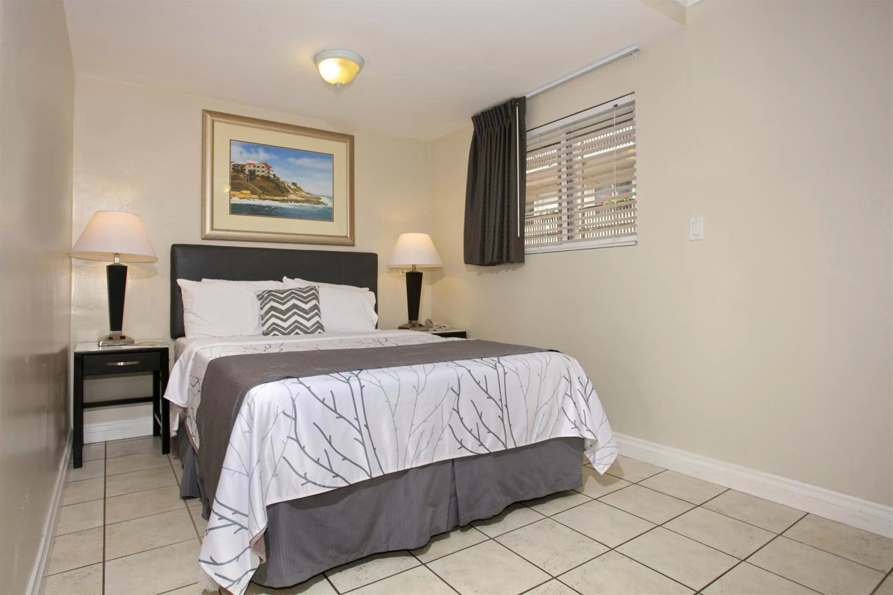 Patio, Bed in Ocean Beach Hotel