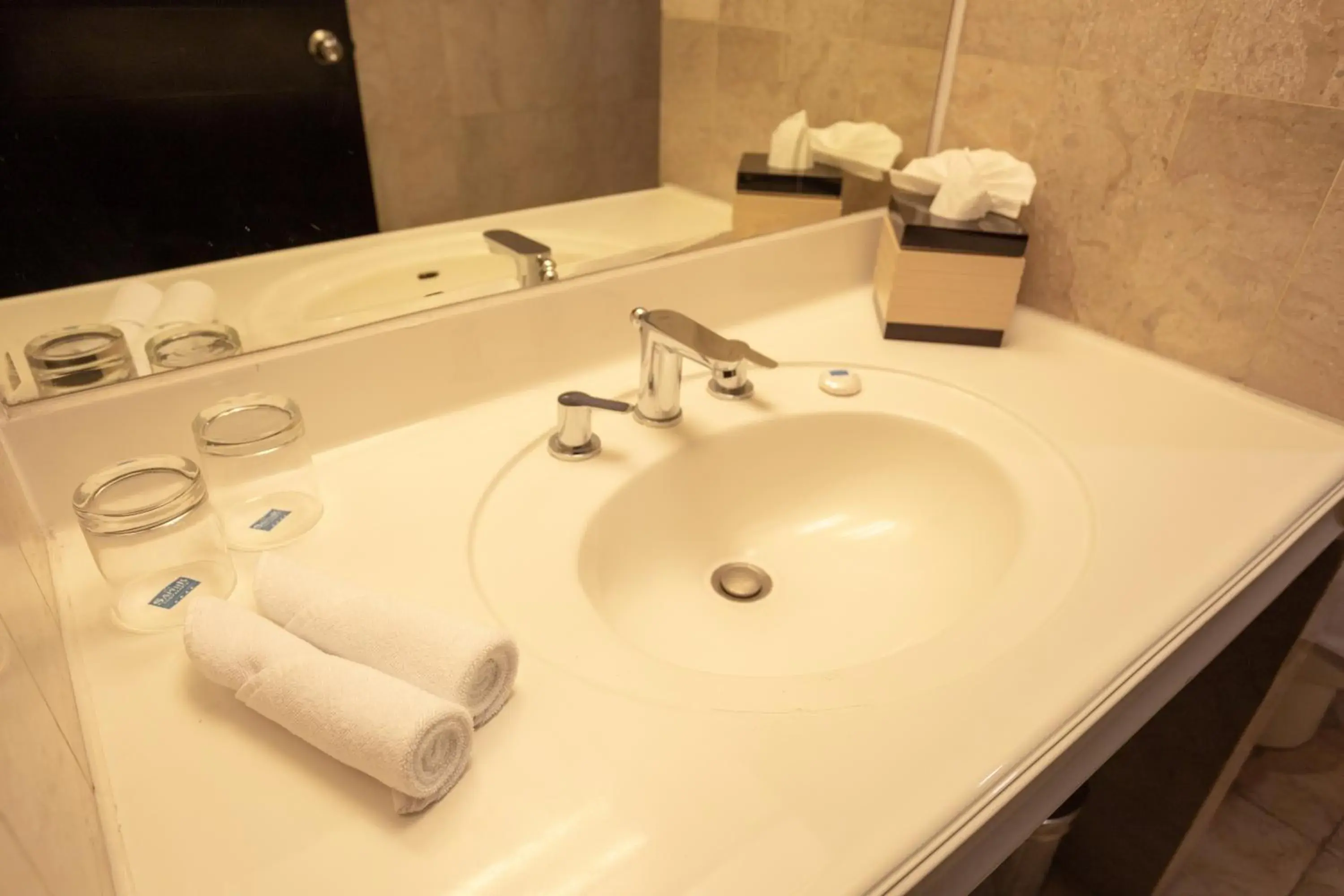 Photo of the whole room in Hotel New Saphir Yogyakarta Photo of the whole room in Hotel New Saphir Yogyakarta