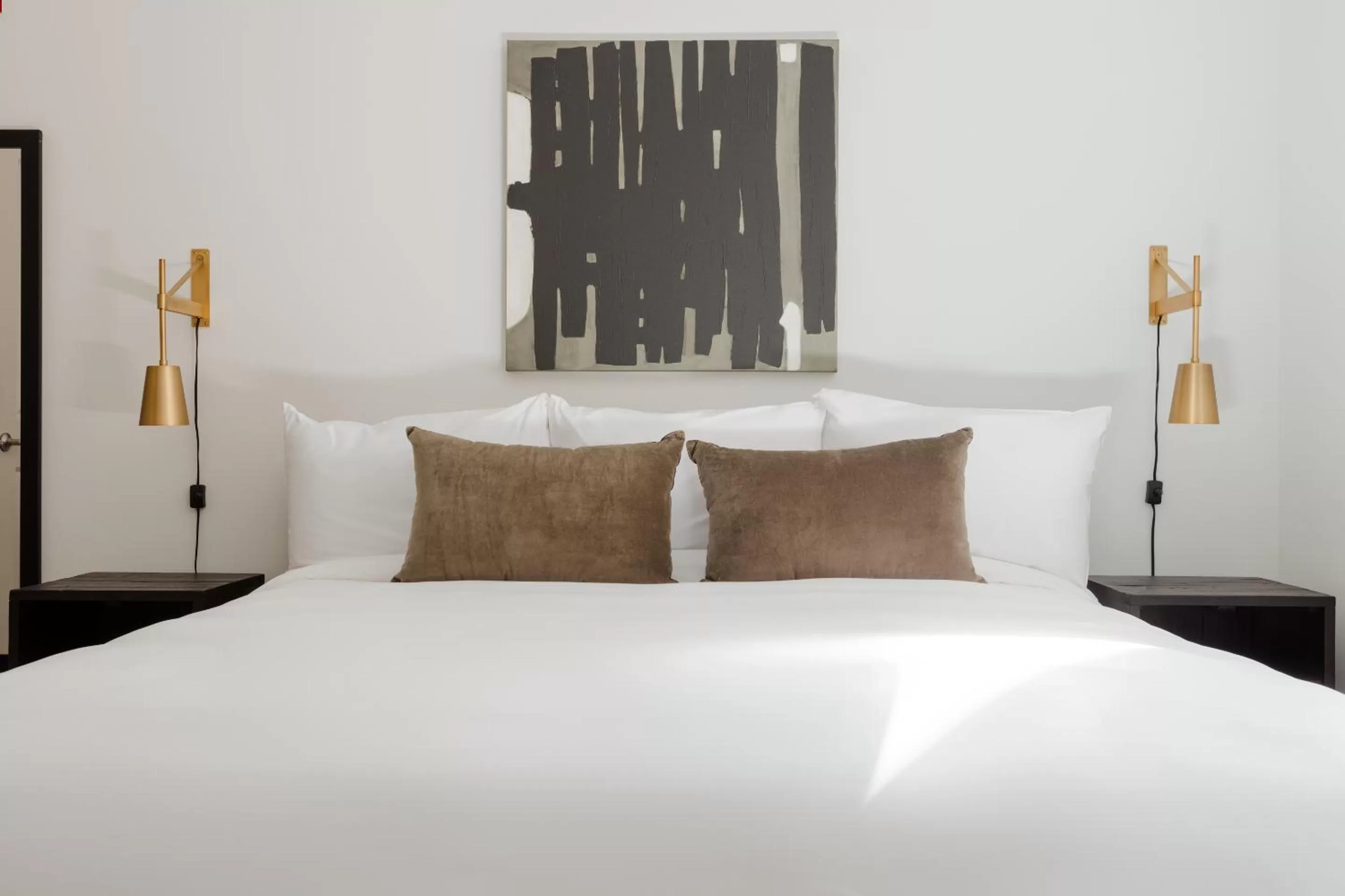 Bed in Sonder The Sloan