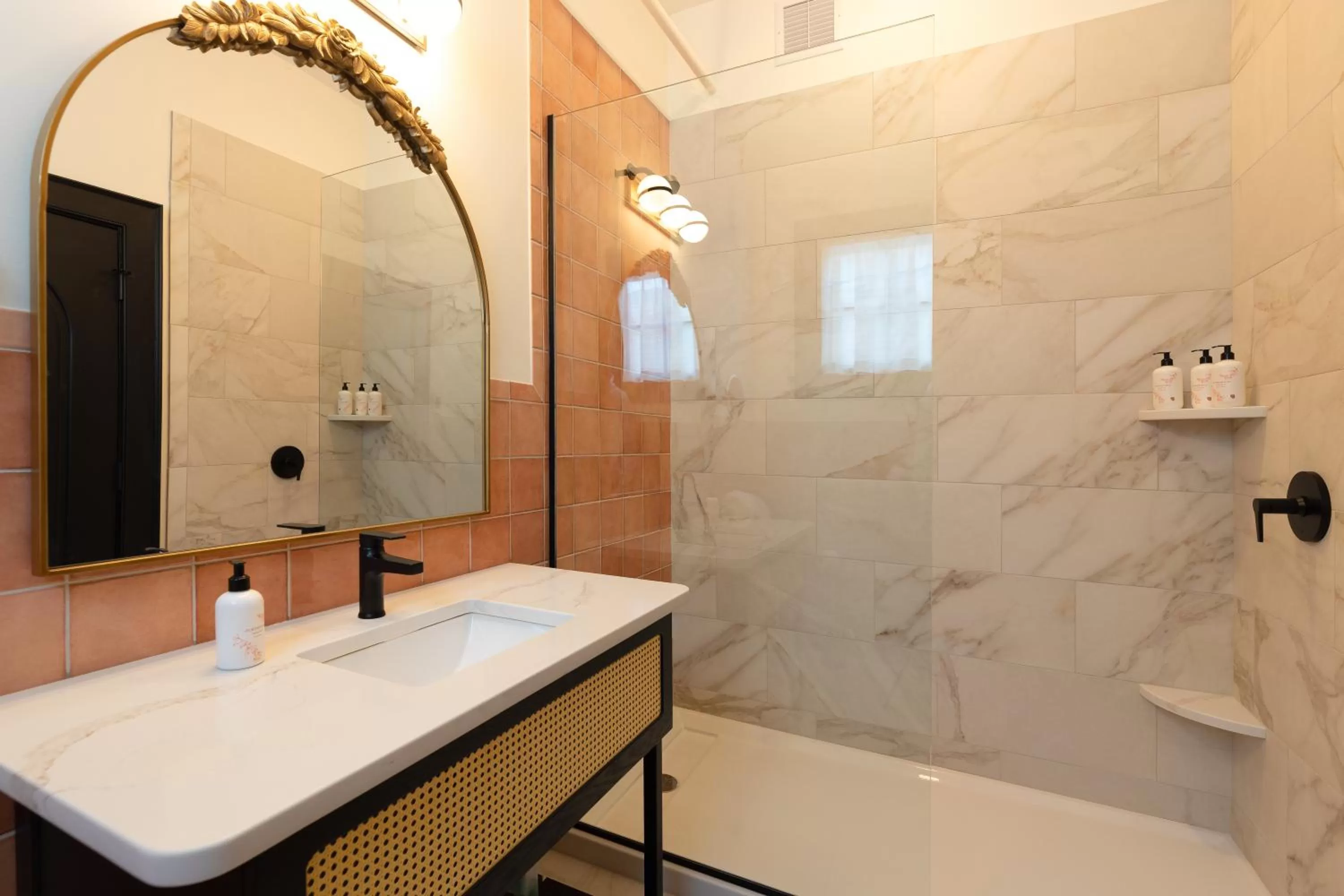 Shower in Hotel Thaxter