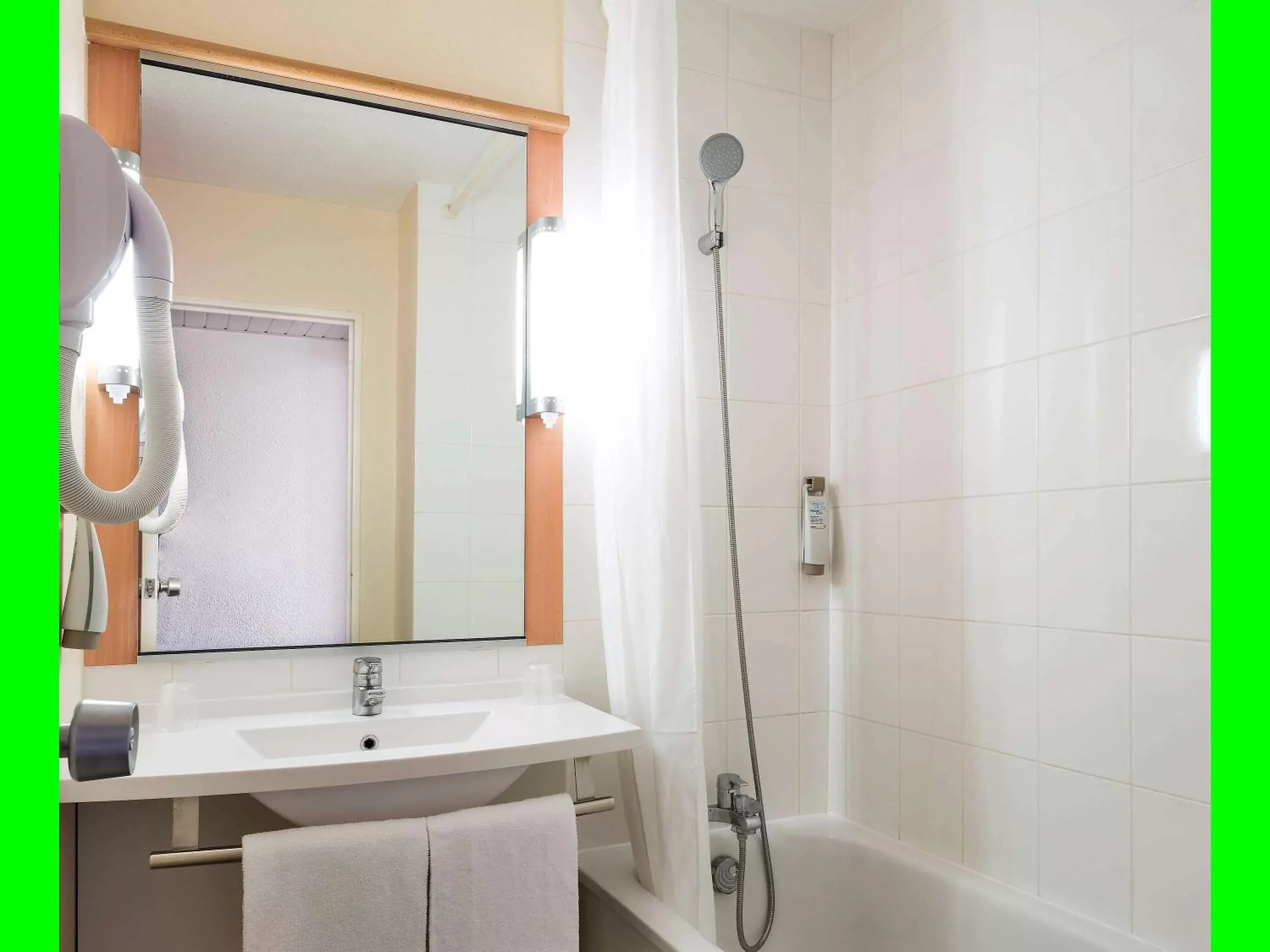 Photo of the whole room in ibis Site du Futuroscope Photo of the whole room in ibis Site du Futuroscope