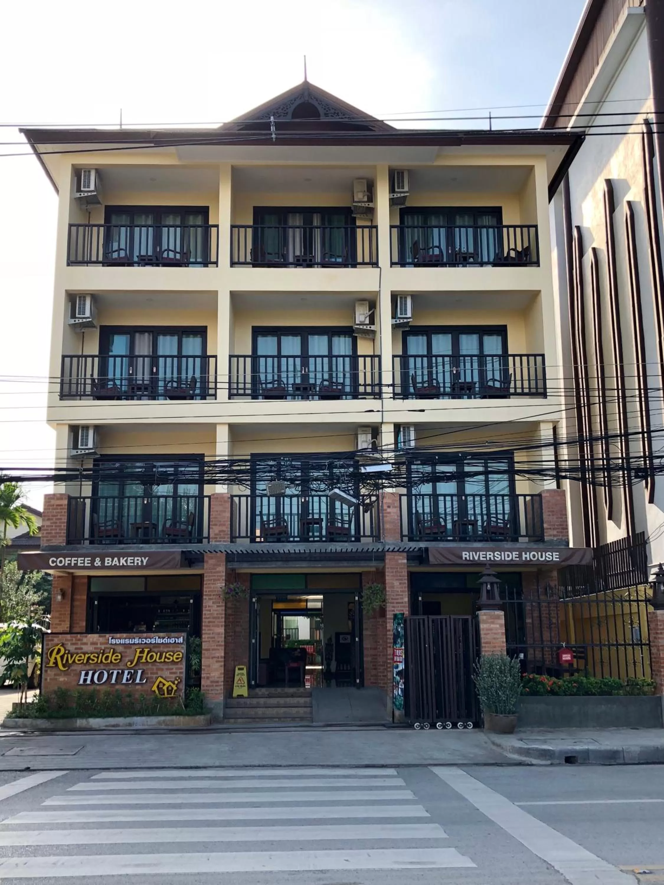 Riverside House Hotel