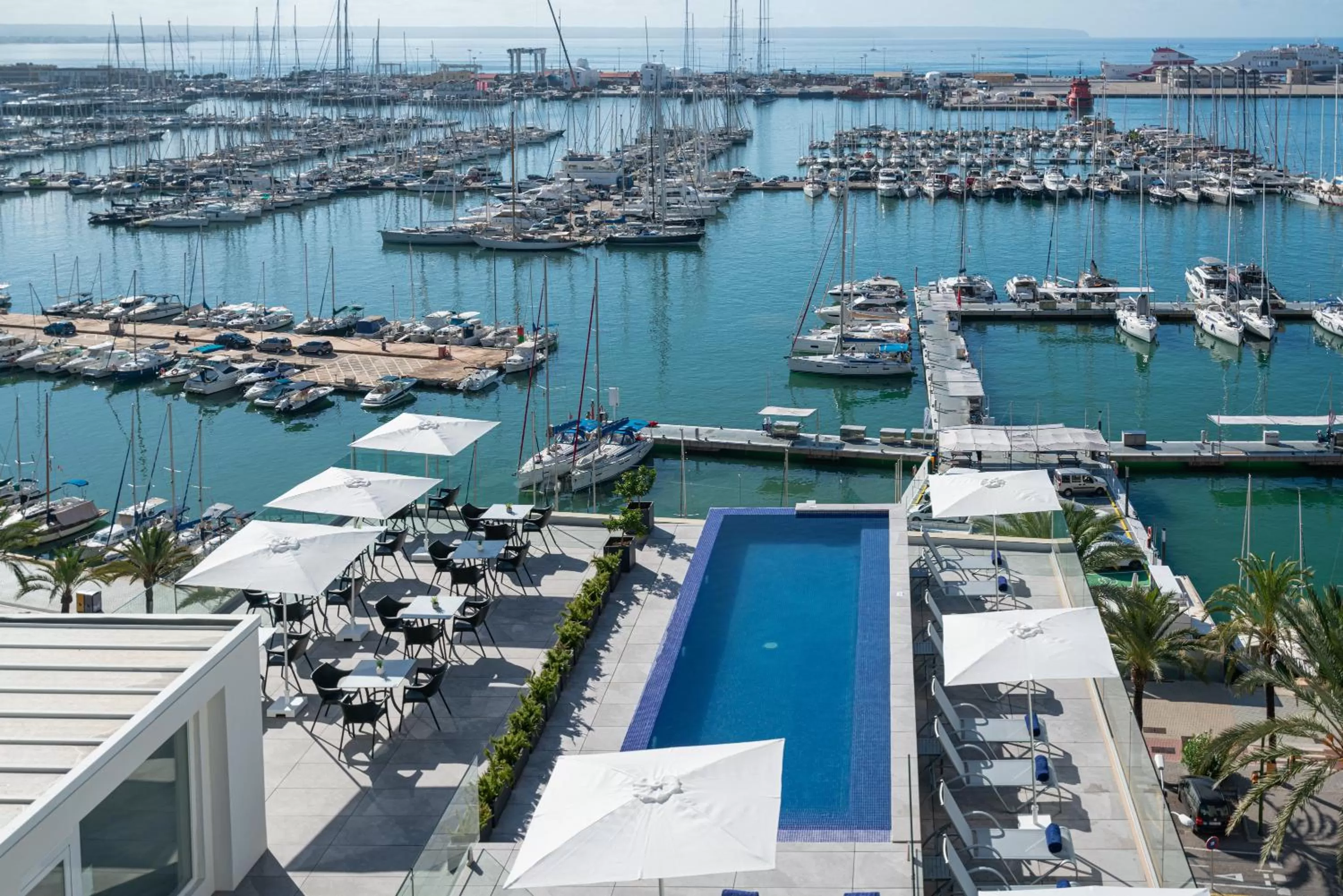 Swimming pool in Hotel Mirador