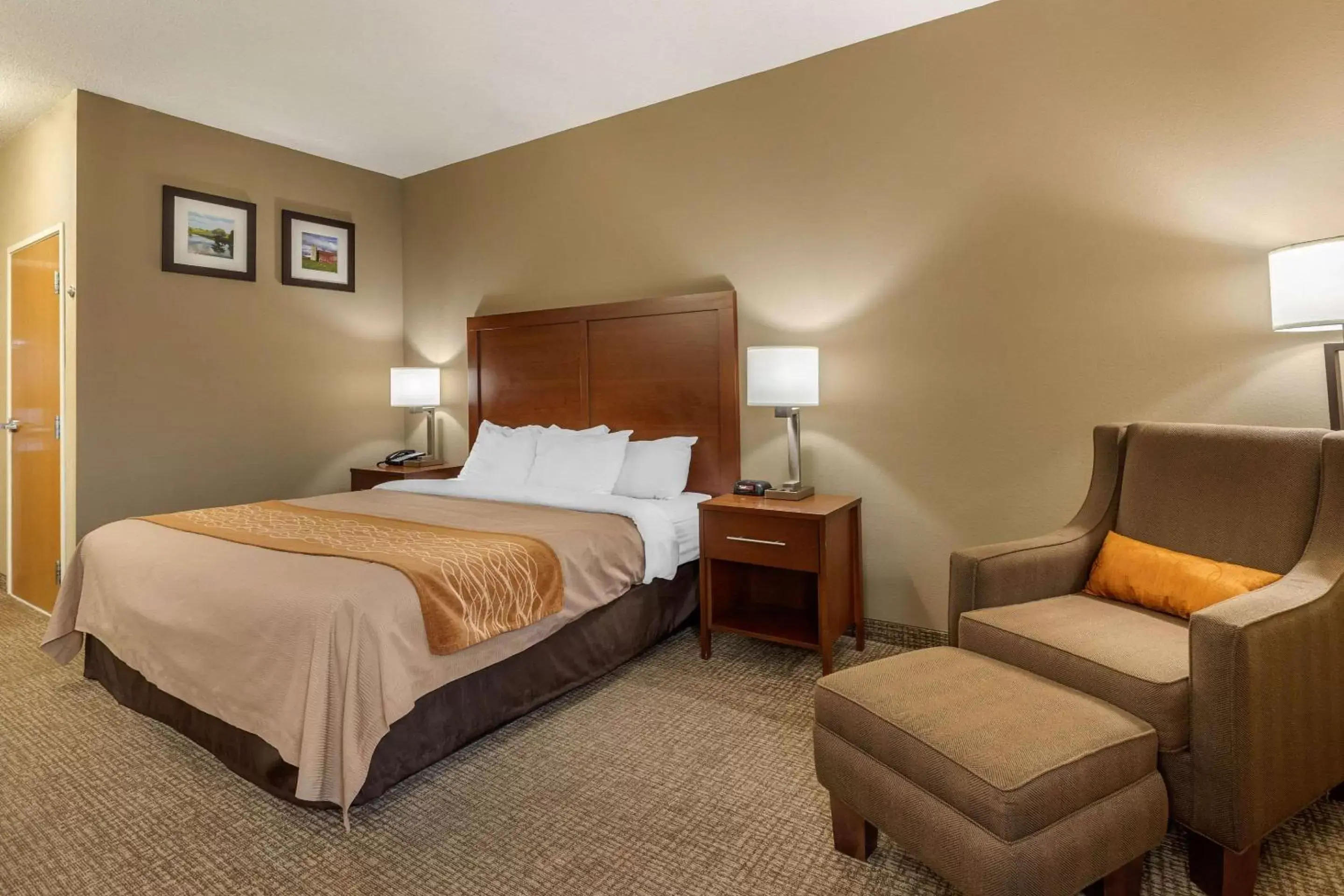 Photo of the whole room, Bed in Comfort Inn Walcott near Davenport