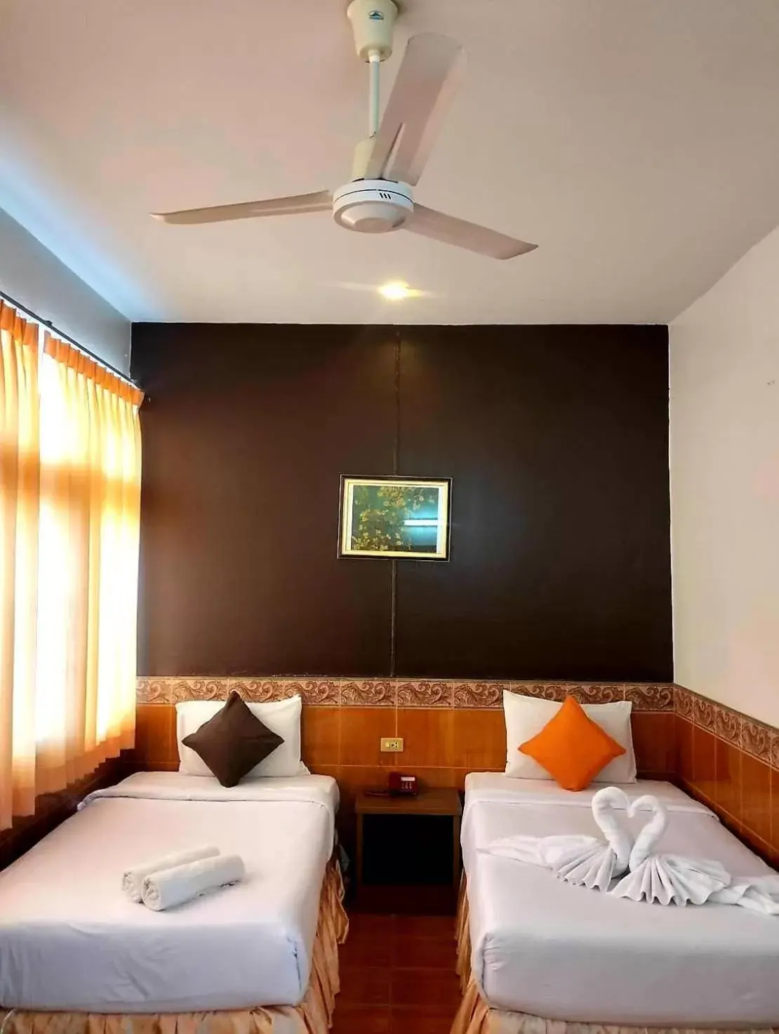 Restaurant/places to eat, Bed in Suriwong Chumphon Hotel Restaurant/places to eat, Bed in Suriwong Chumphon Hotel