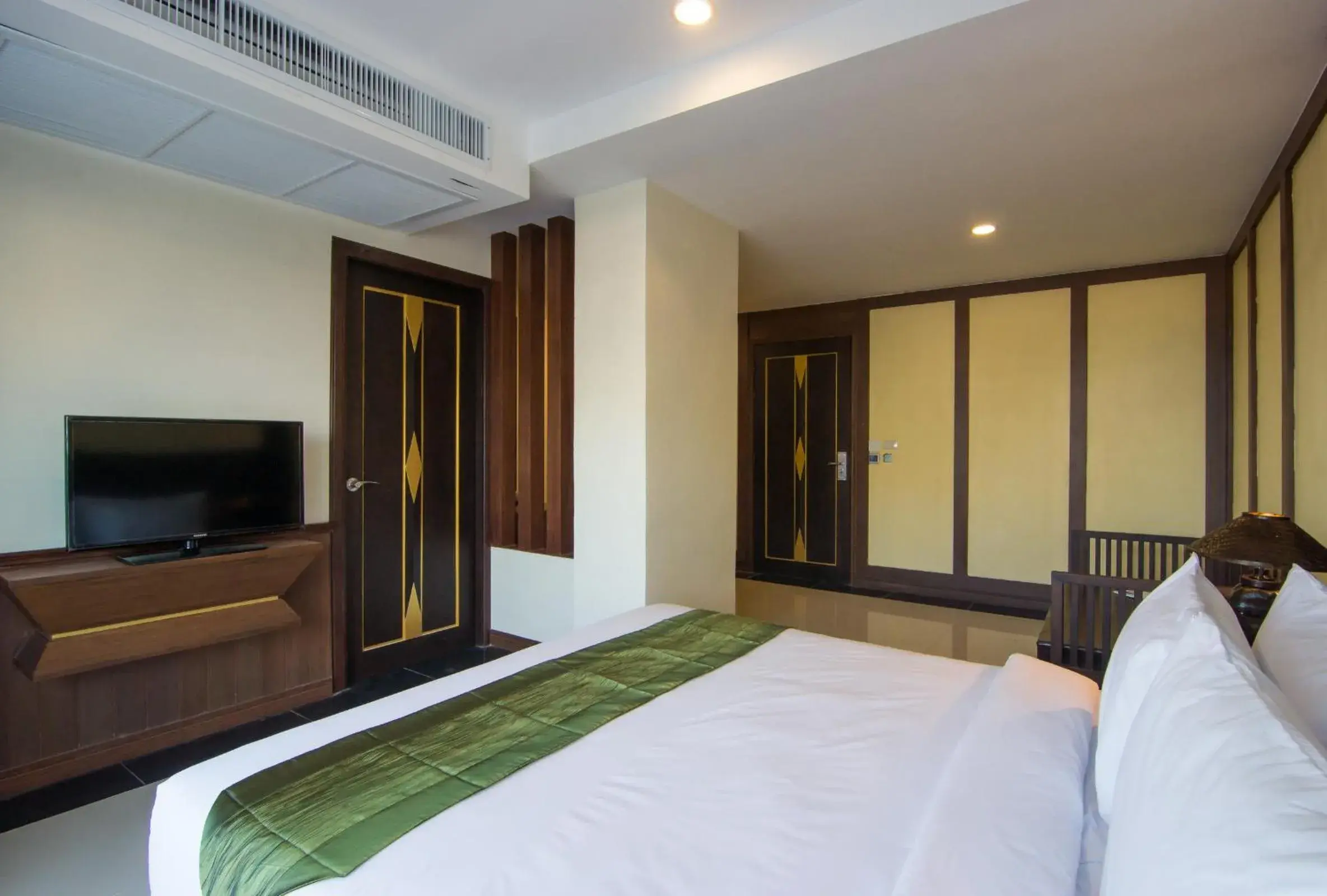 Bedroom, Bed in Royal Heritage Pavilion Jomtien Hotel