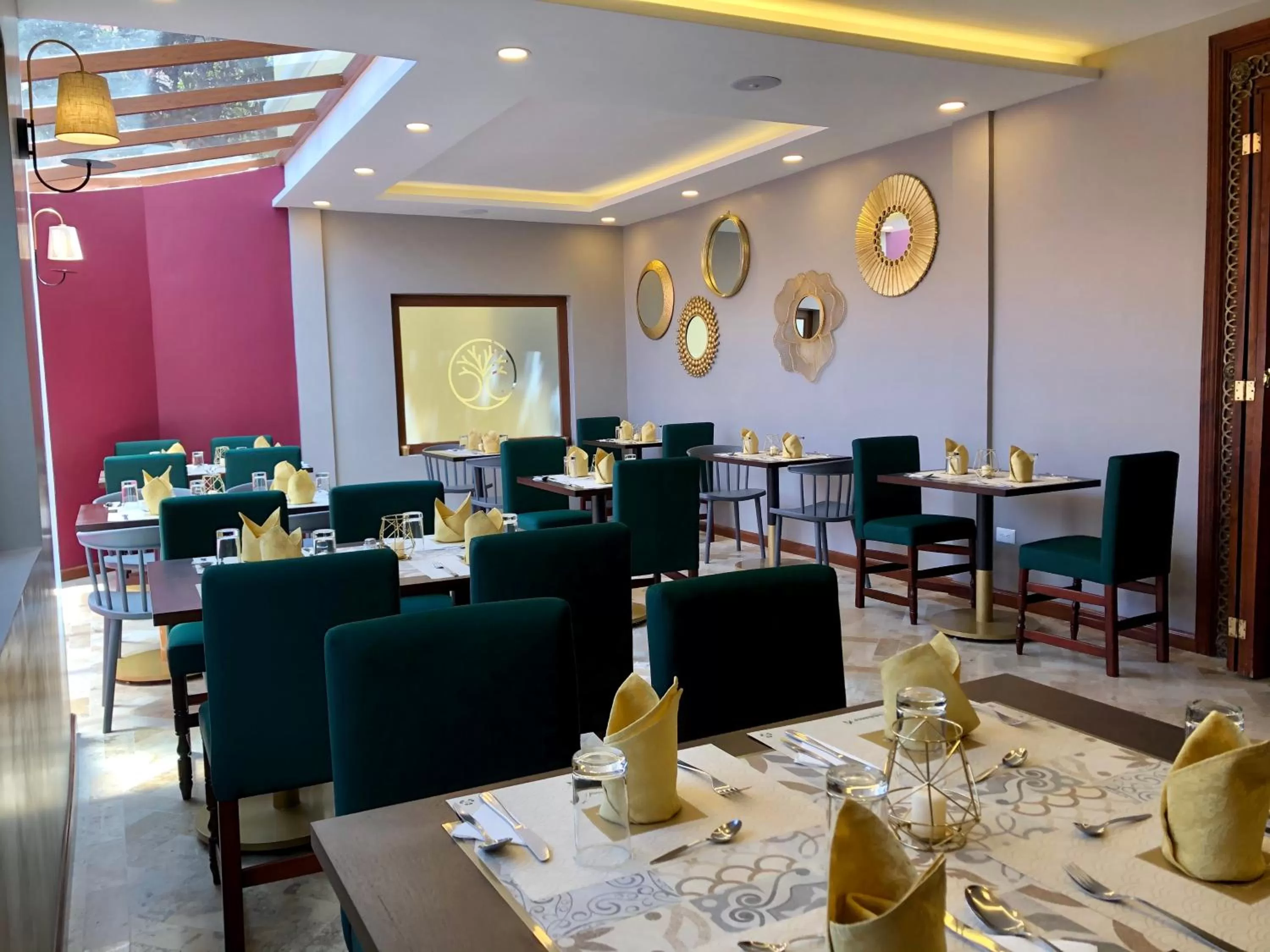 Restaurant/places to eat in Hotel Florida