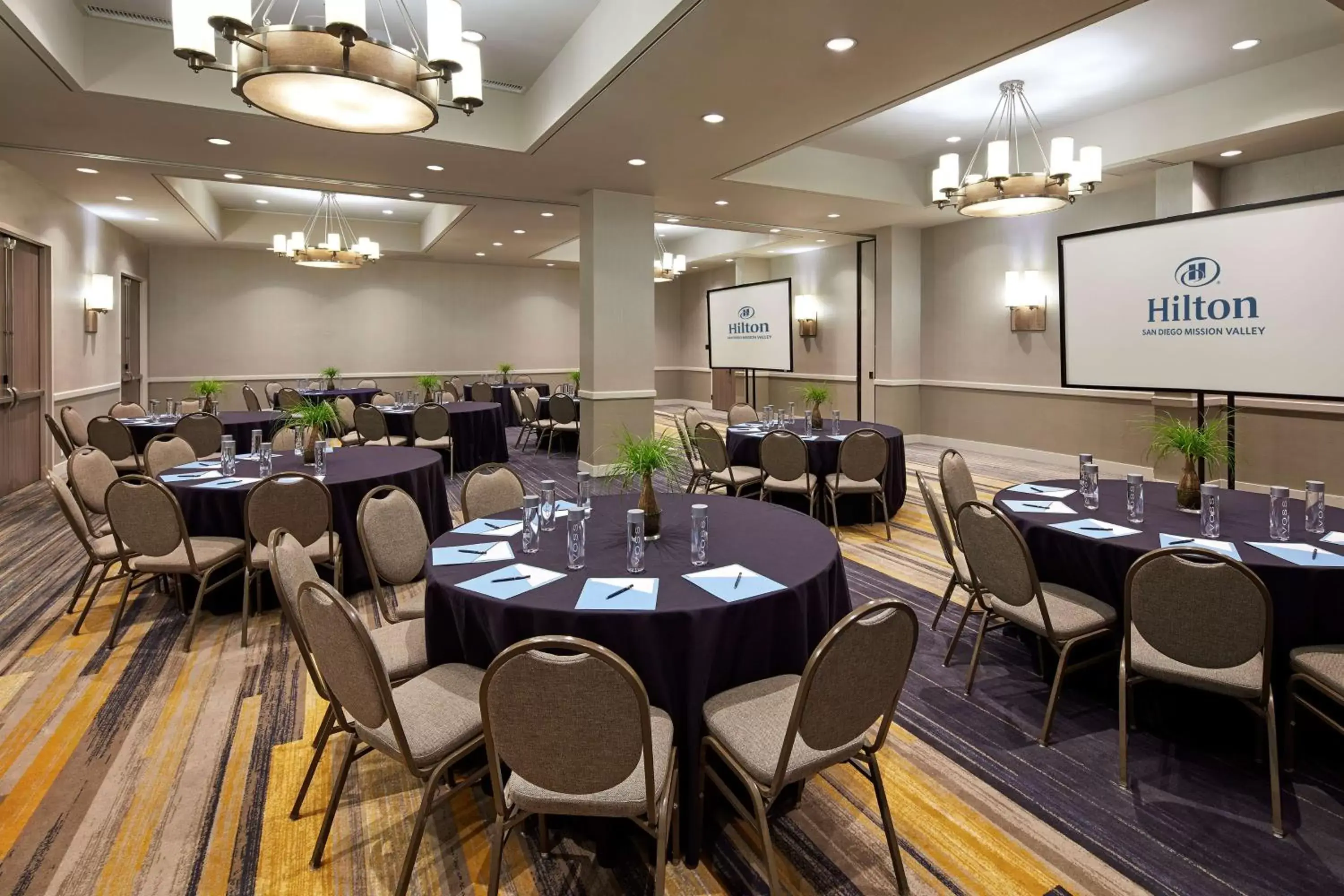 Meeting/conference room, Restaurant/Places to Eat in Hilton San Diego Mission Valley