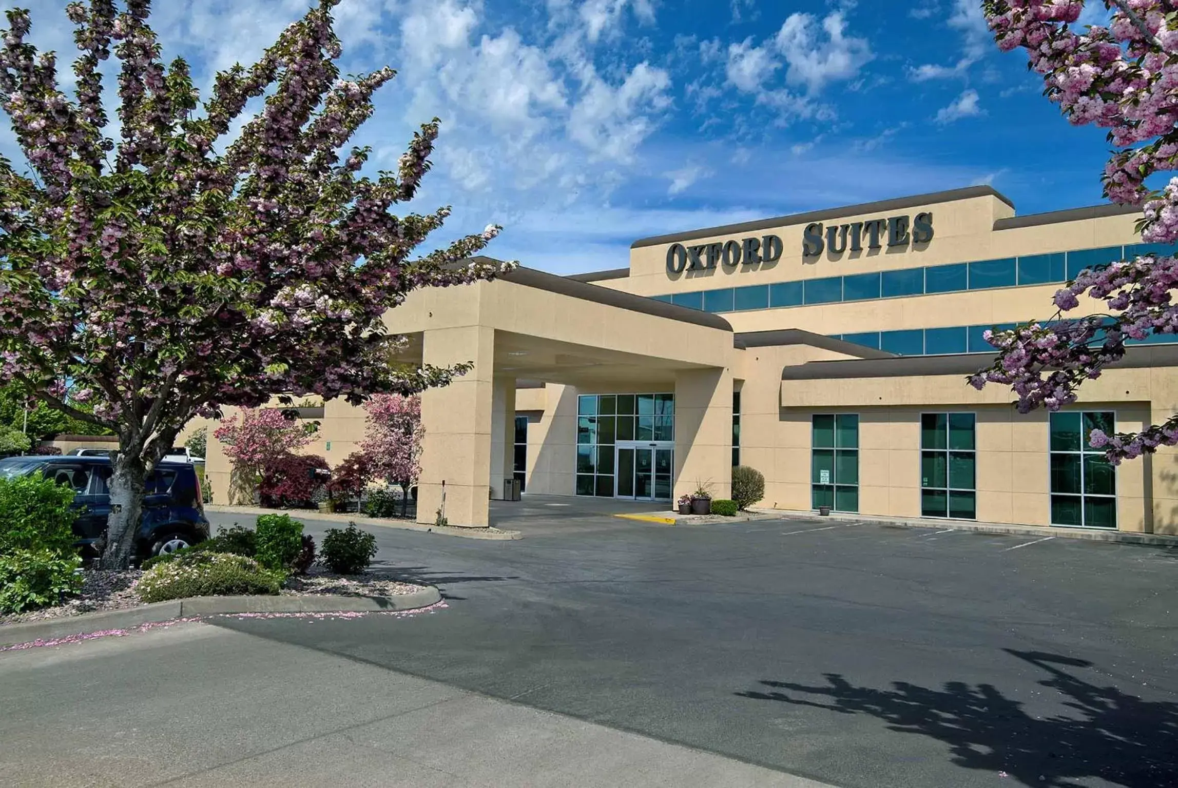 Facade/entrance, Property Building in Oxford Suites Yakima