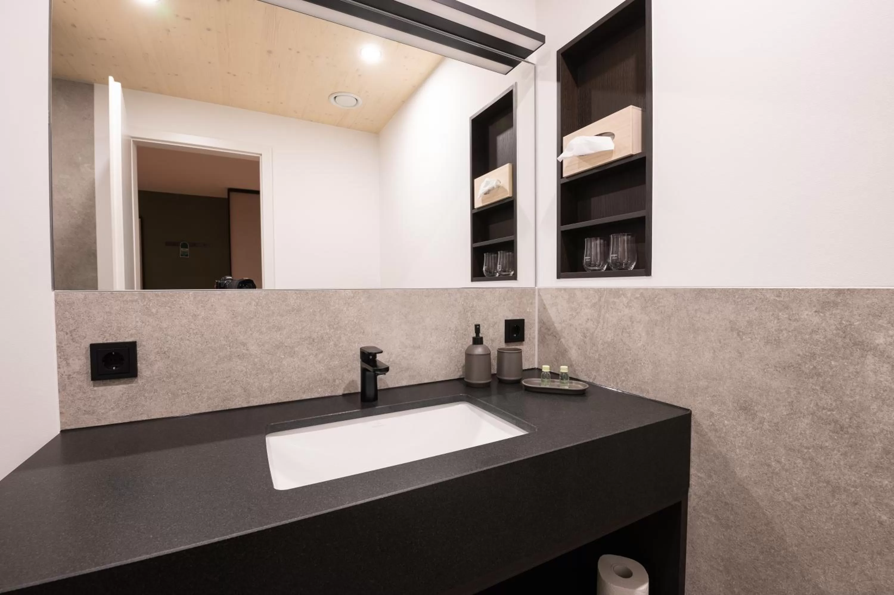 Bathroom in LANDHOTEL ALTE ZOLLSTATION- Historical Building