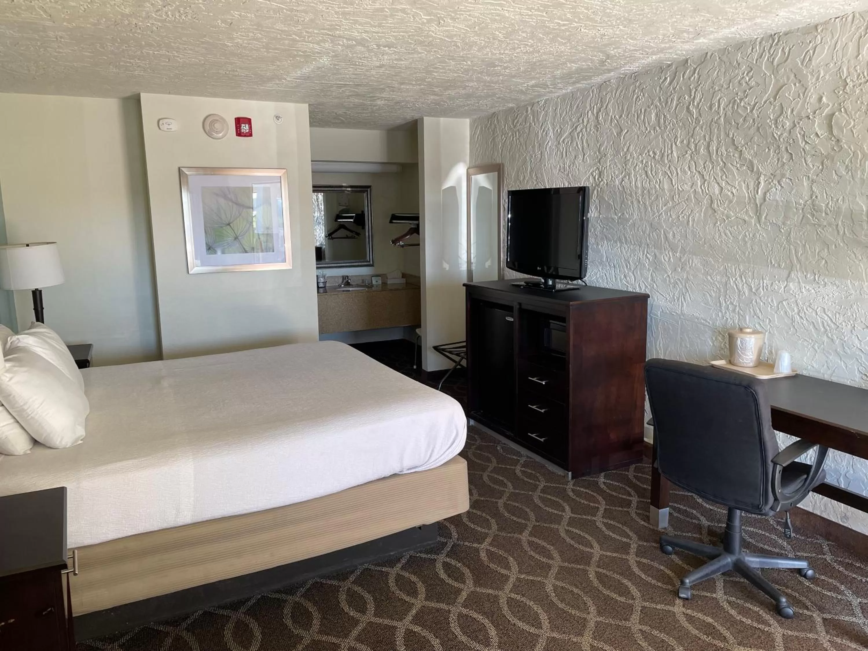 Bed in Quality Inn Clinton North