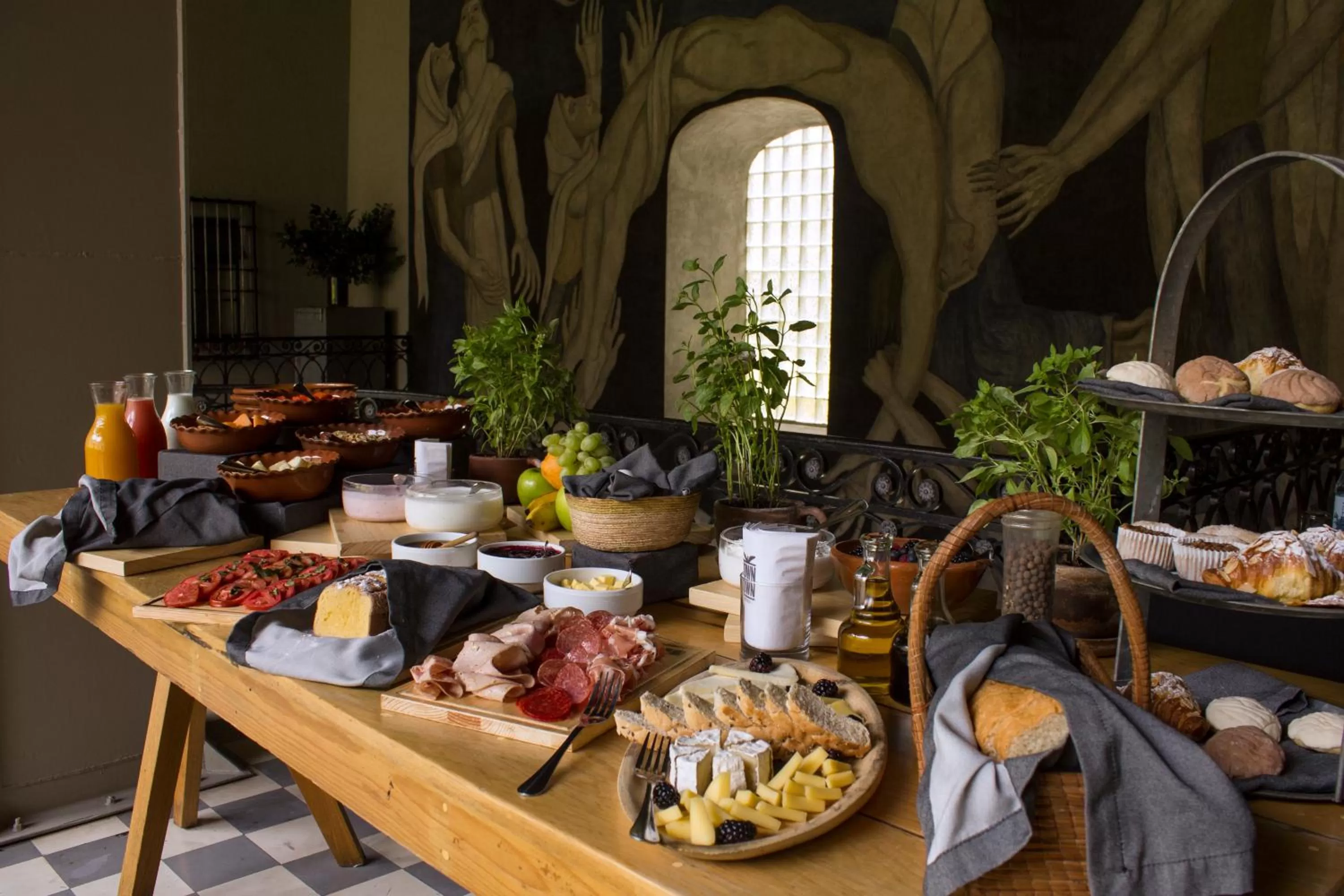 Continental breakfast in Downtown Mexico