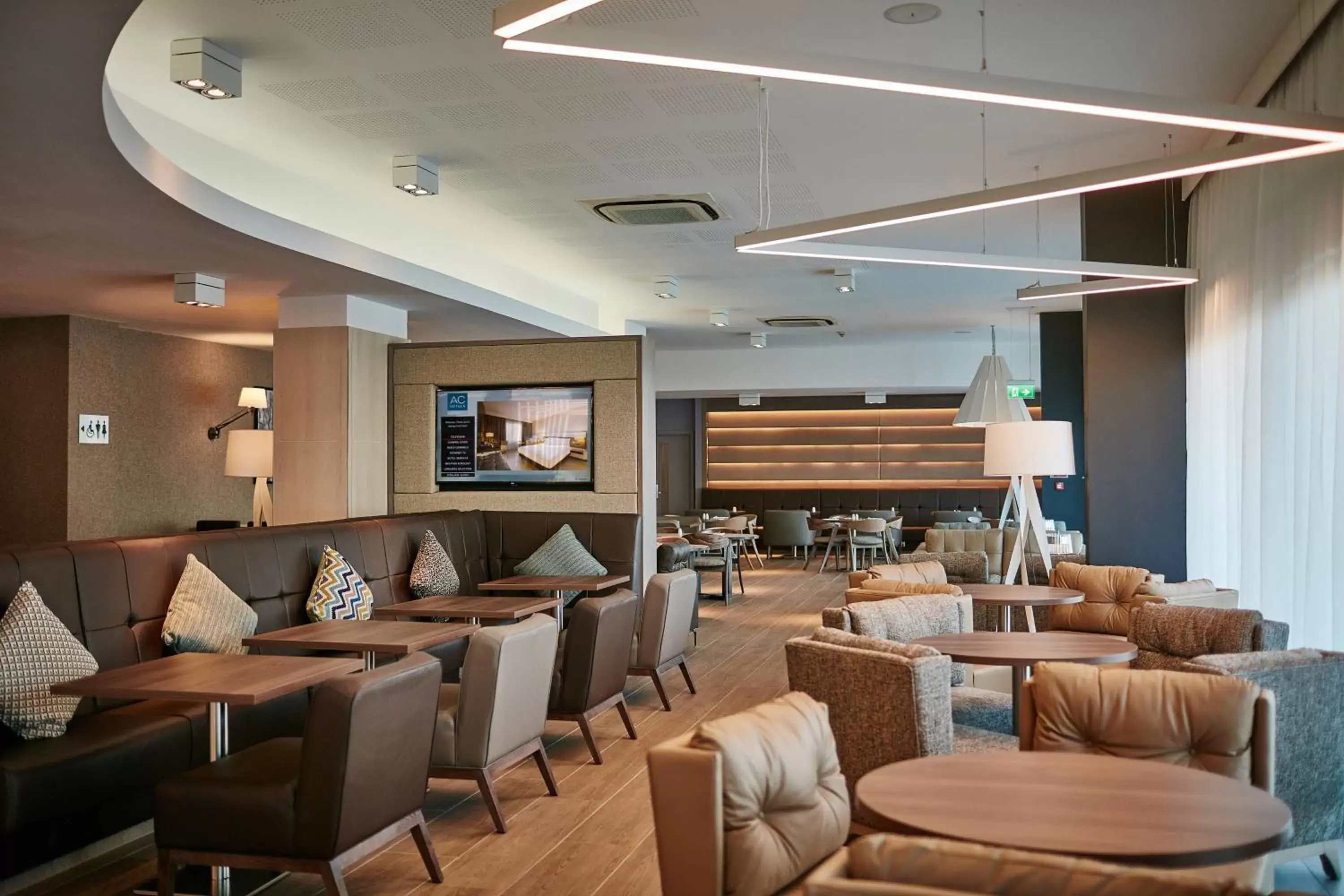 Lounge or bar, Restaurant/Places to Eat in AC Hotel by Marriott Manchester Salford Quays