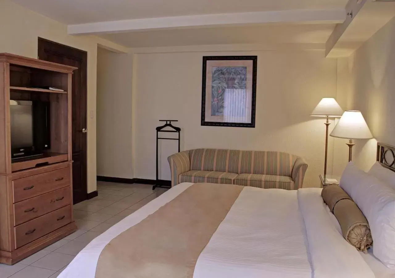 Photo of the whole room, Bed in Wyndham San Jose Herradura