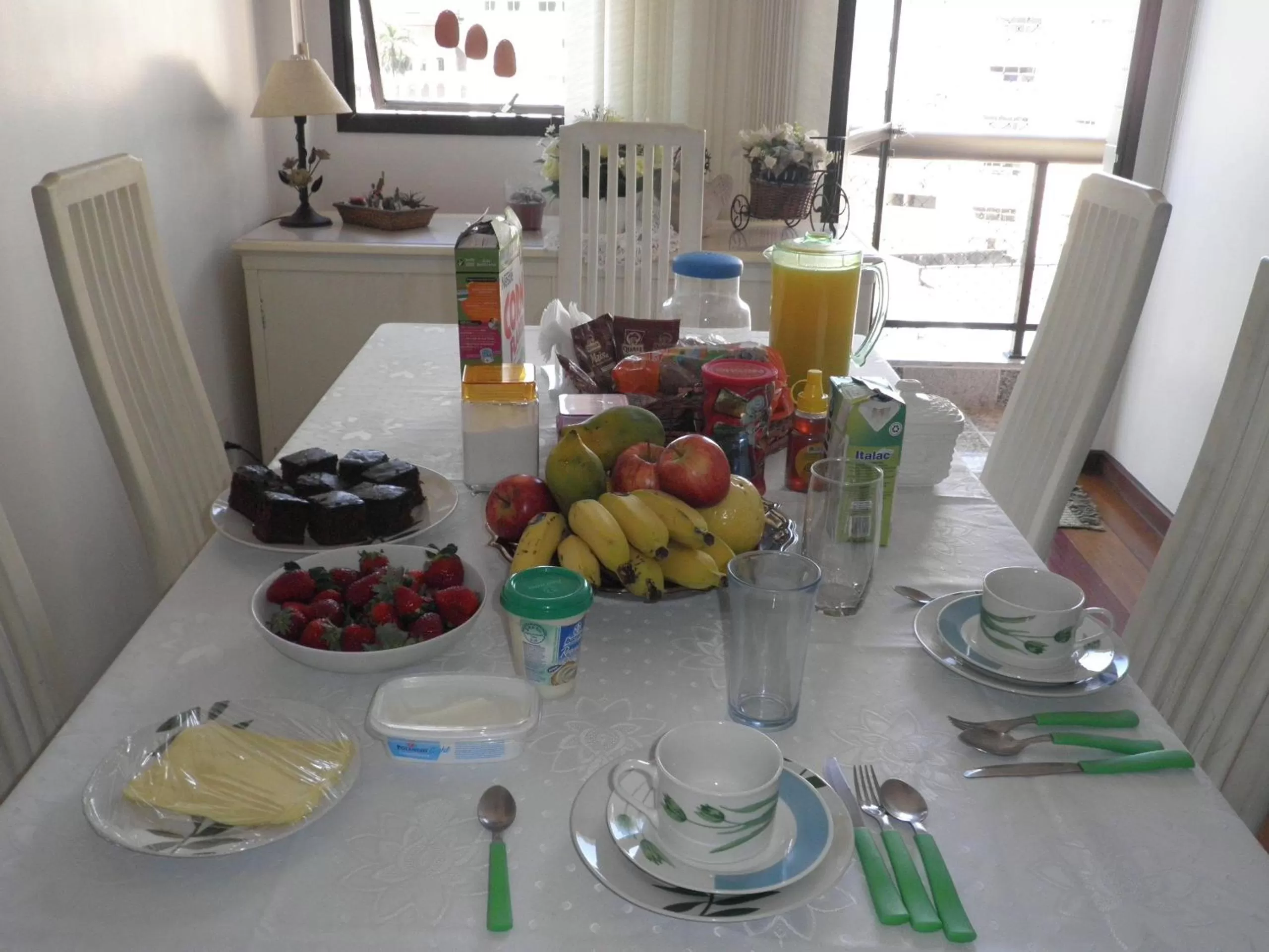 Continental breakfast in Hosts in Rio Homestay