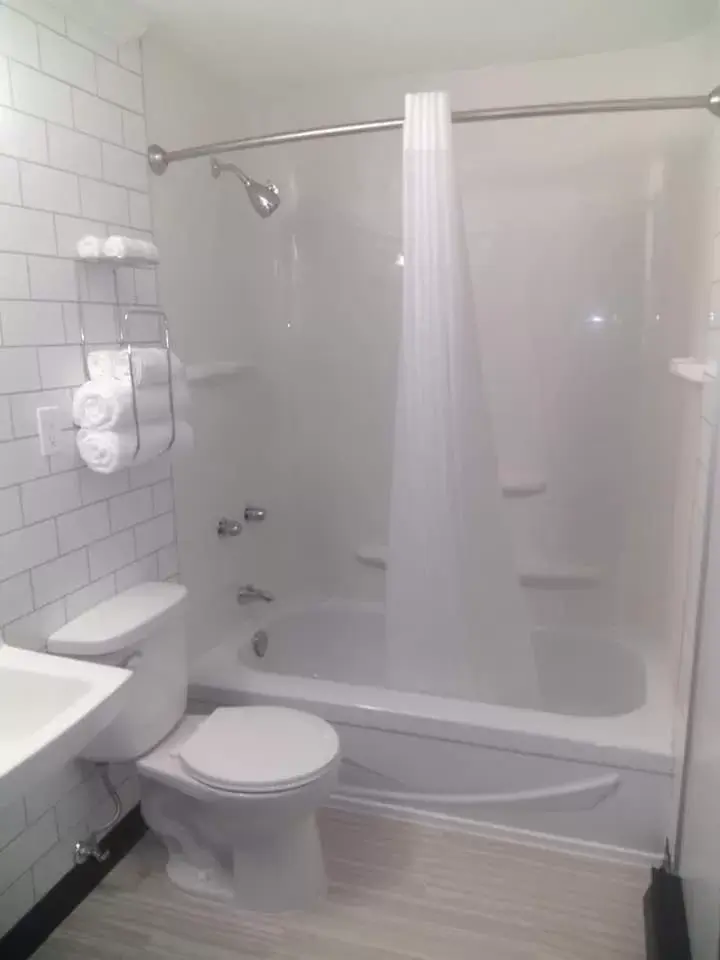 Bathroom in Acadian Hotel