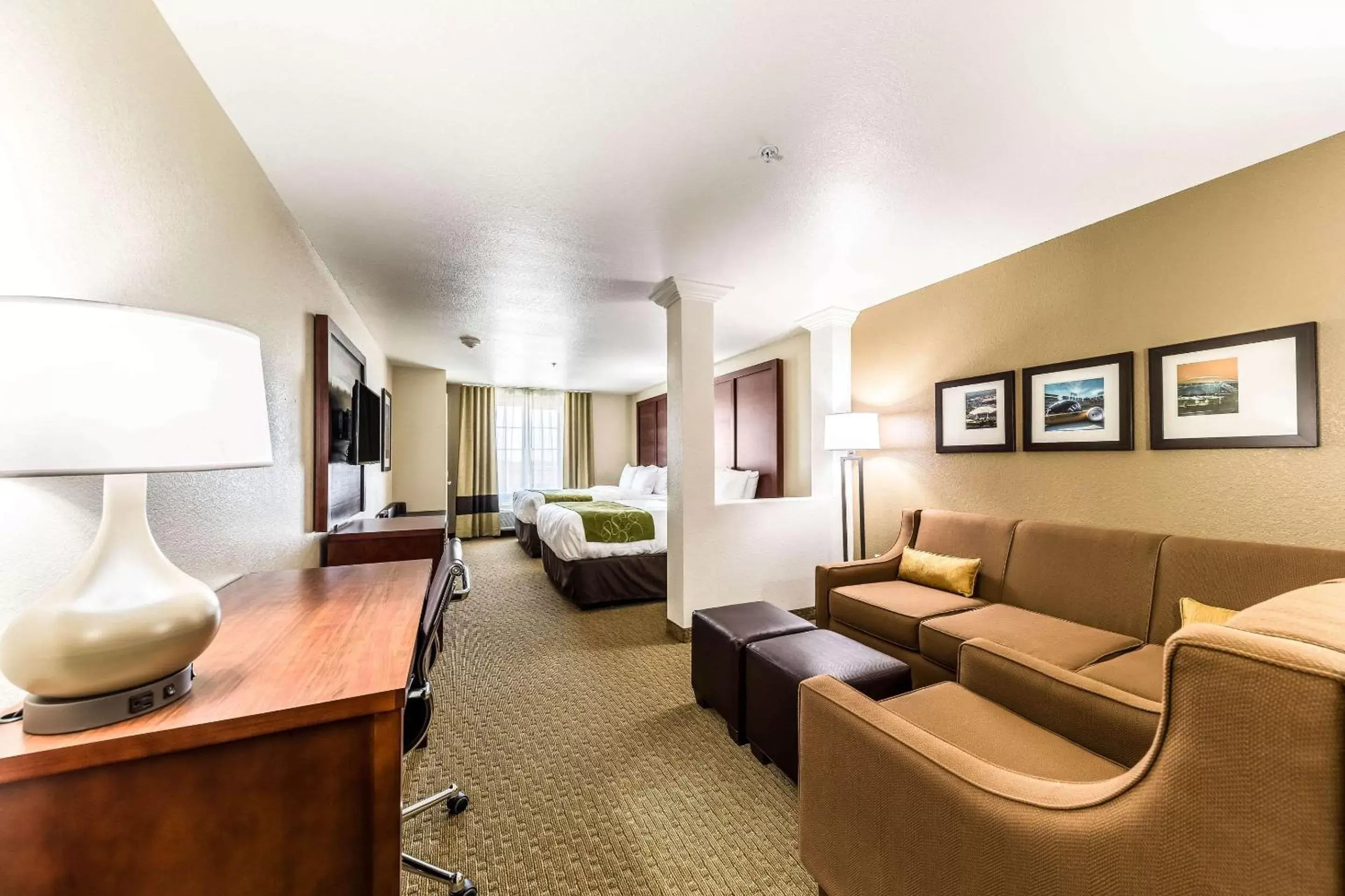 Photo of the whole room, Seating Area in Comfort Suites Grand Prairie - Arlington North