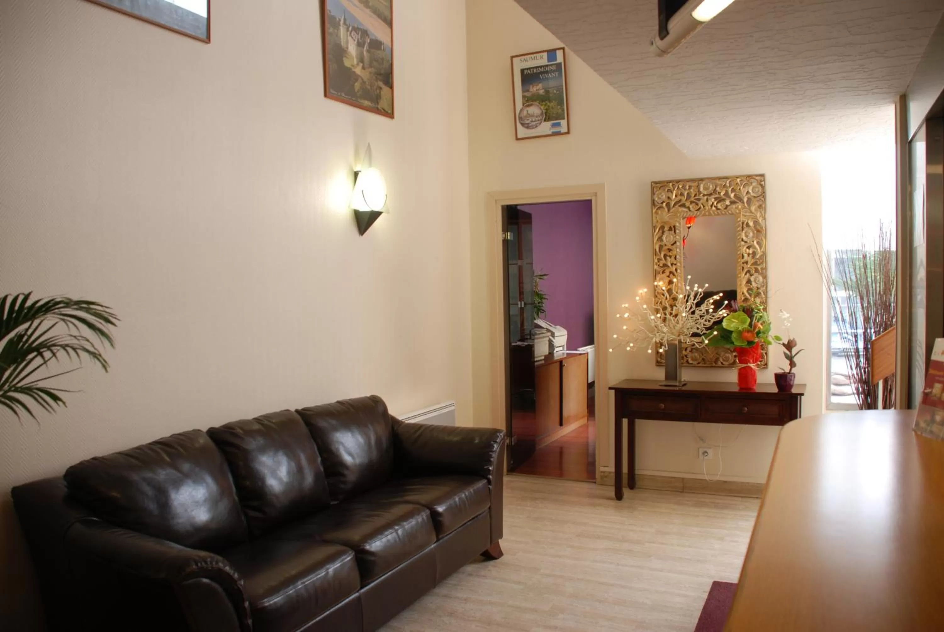 Lobby or reception in Cit'Hotel Criden