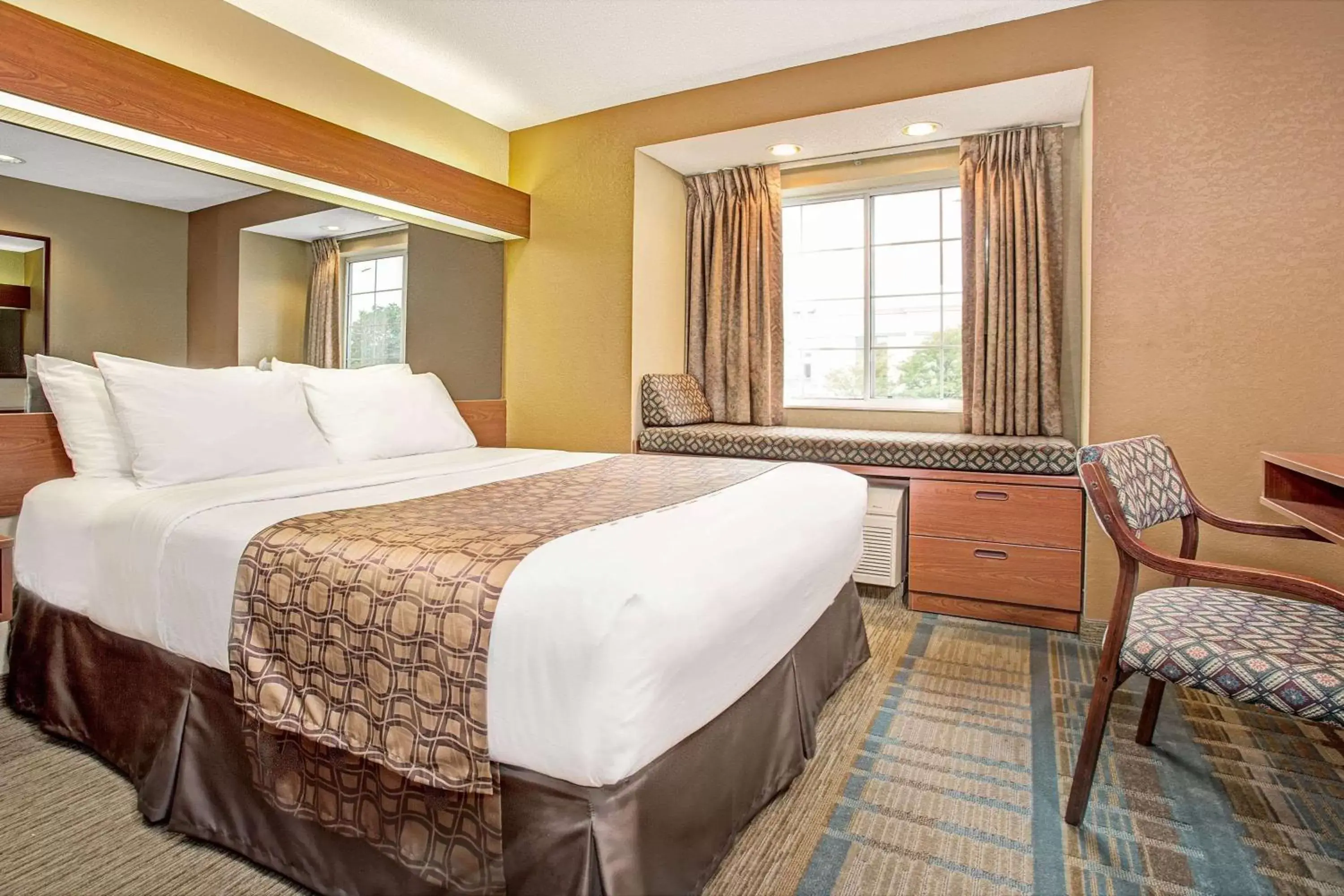 Photo of the whole room, Bed in Microtel Inn & Suites by Wyndham Mason