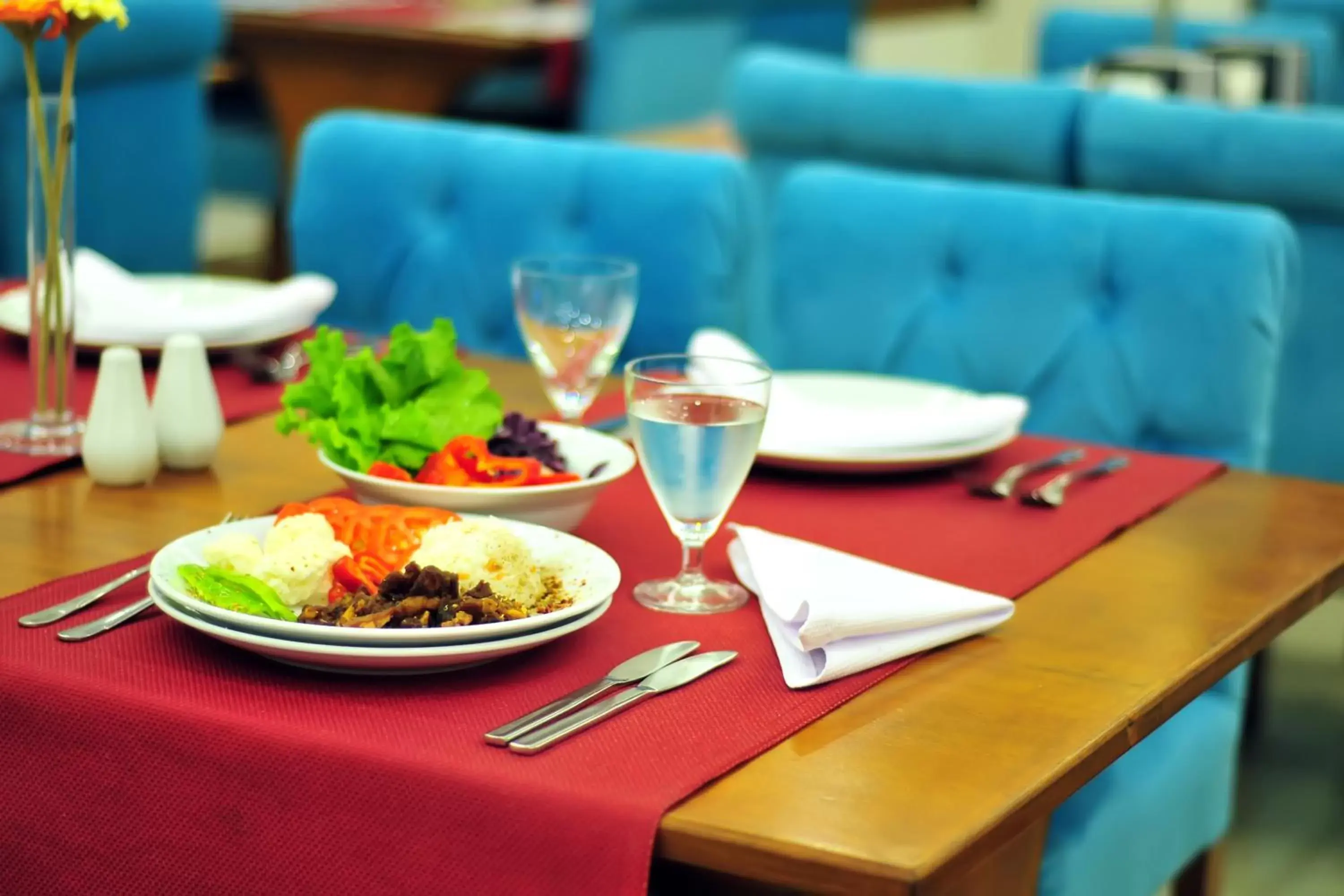 Restaurant/places to eat in Yeniceri City Hotel