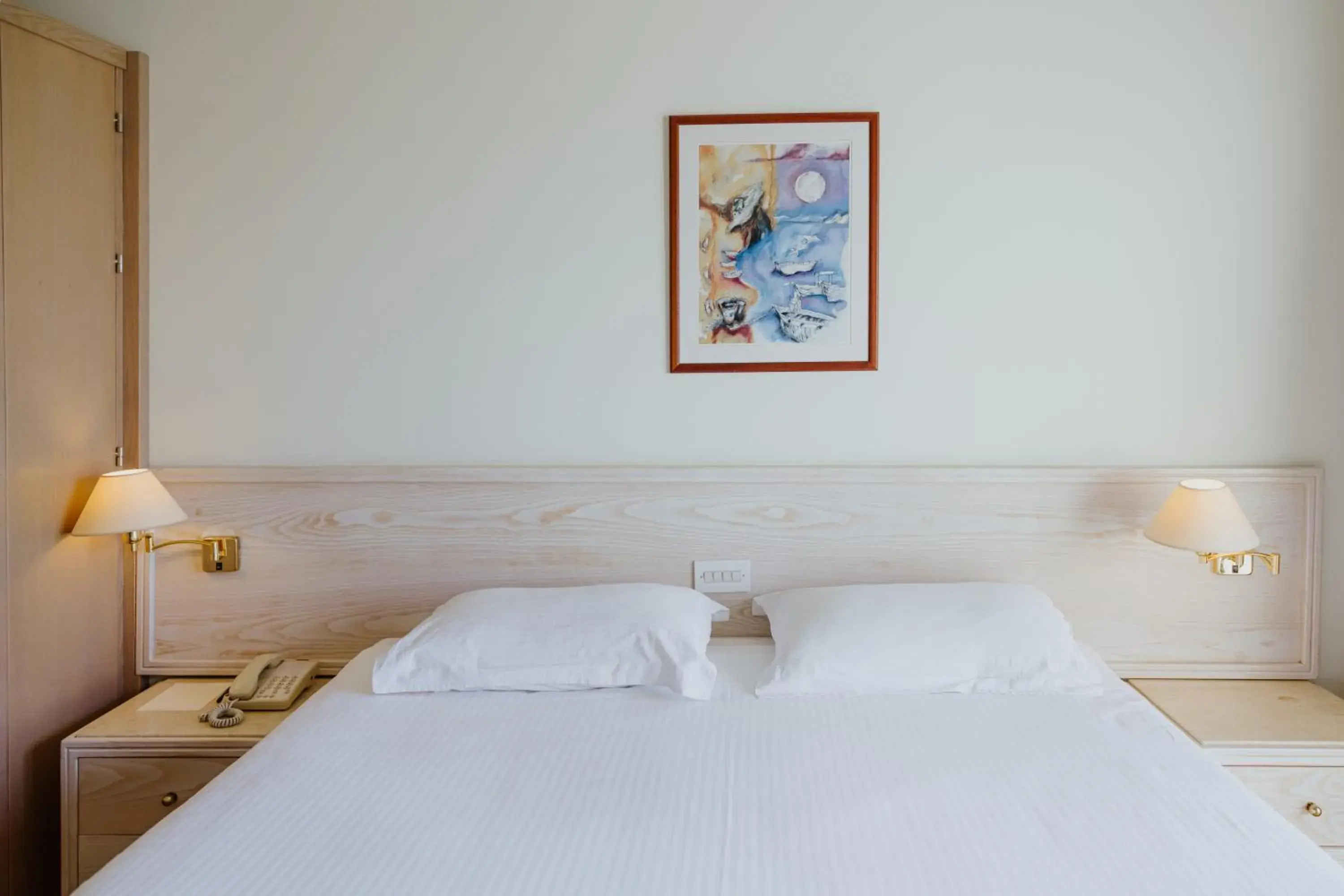 Bedroom, Bed in Golden Coast Beach Hotel
