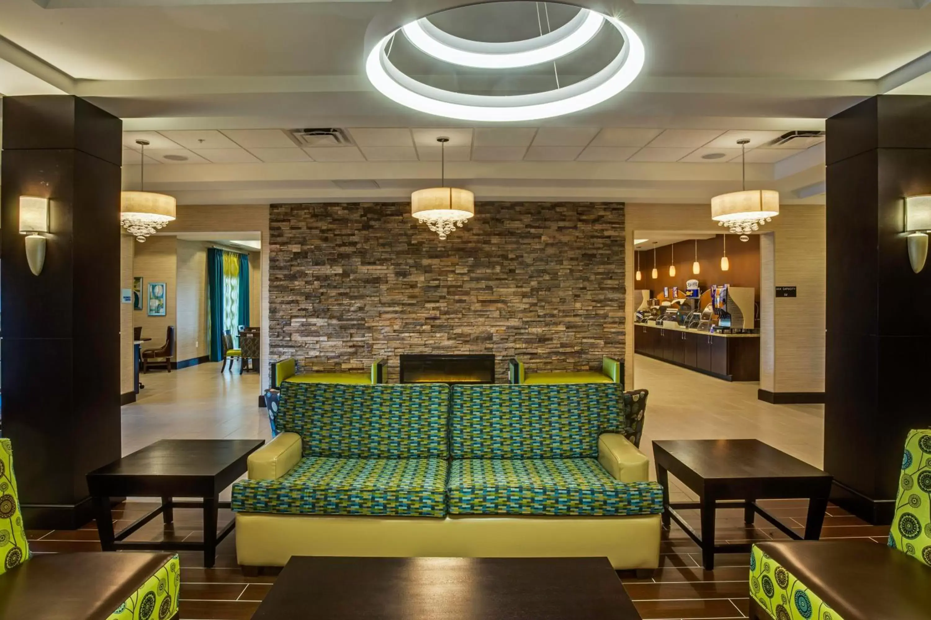 Property building, Lounge/Bar in Holiday Inn Express Hotel & Suites Orlando East-UCF Area, an IHG Hotel