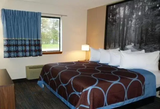 Bedroom, Bed in Super 8 by Wyndham Bemidji MN