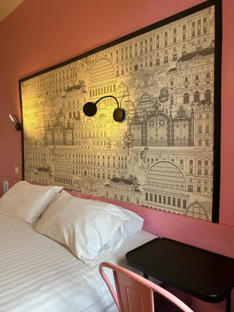 Bed in Hôtel de la Croix-Rousse
