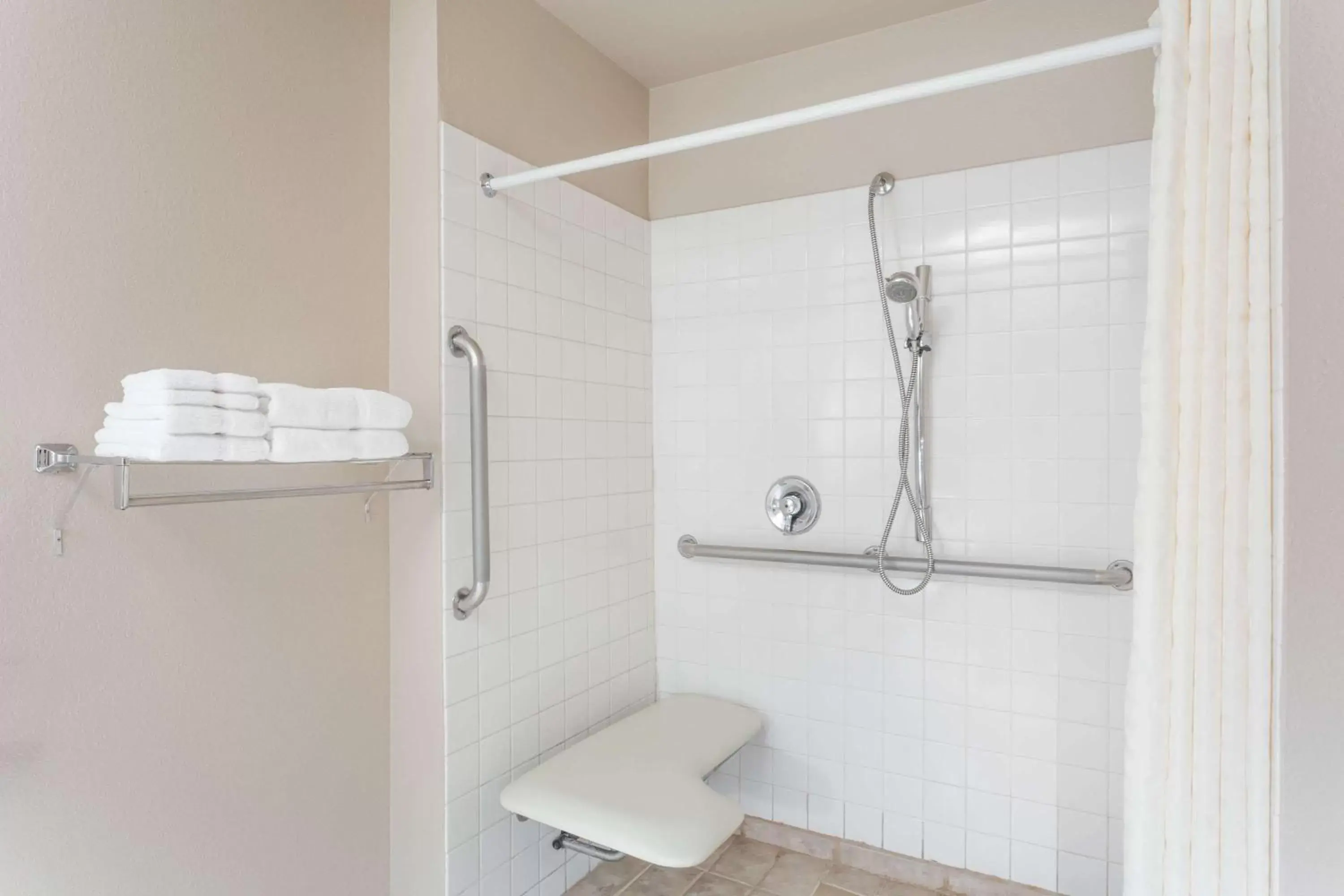 Shower, Bathroom in Americas Best Value Inn Sparks