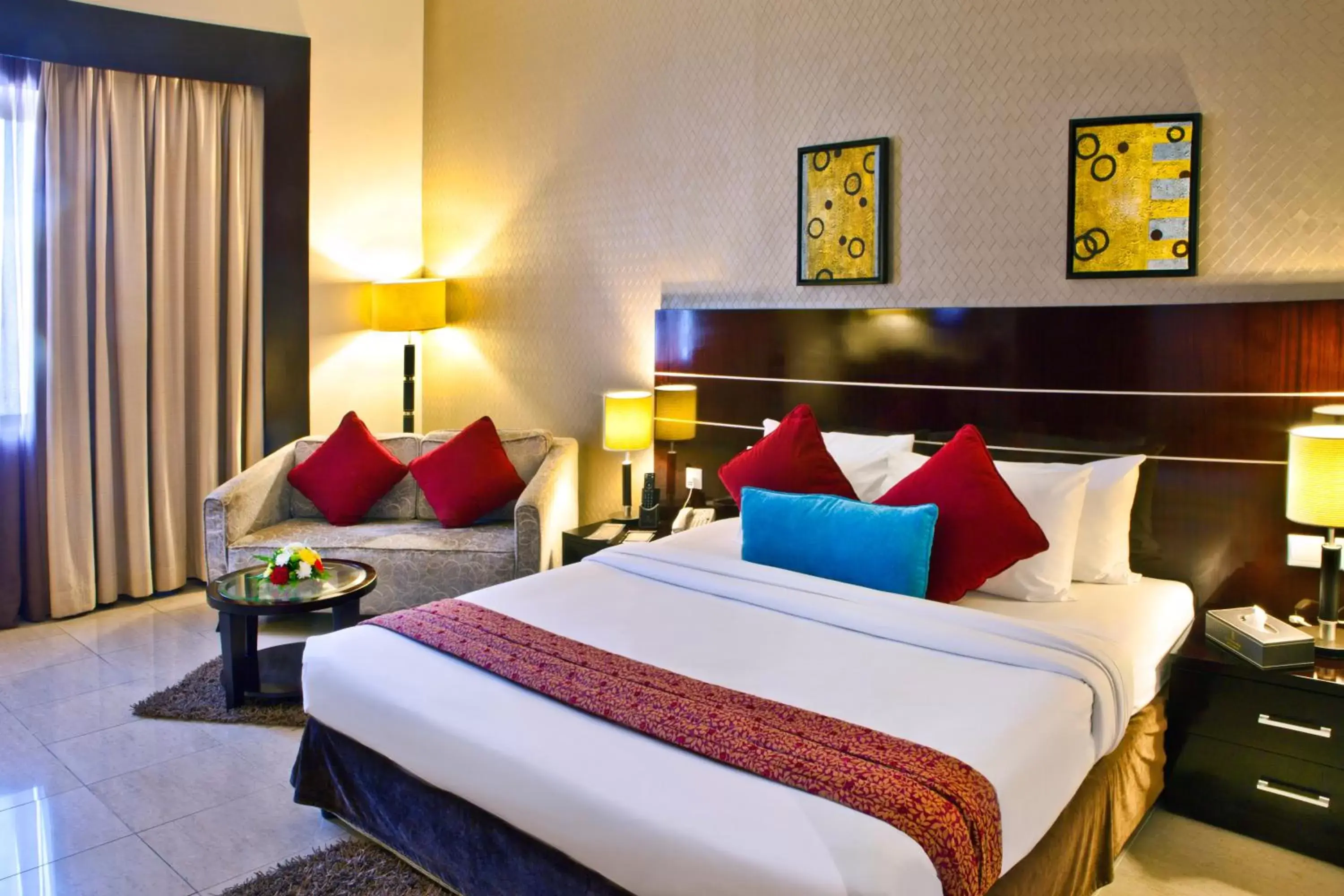 Bedroom, Bed in Landmark Riqqa Hotel