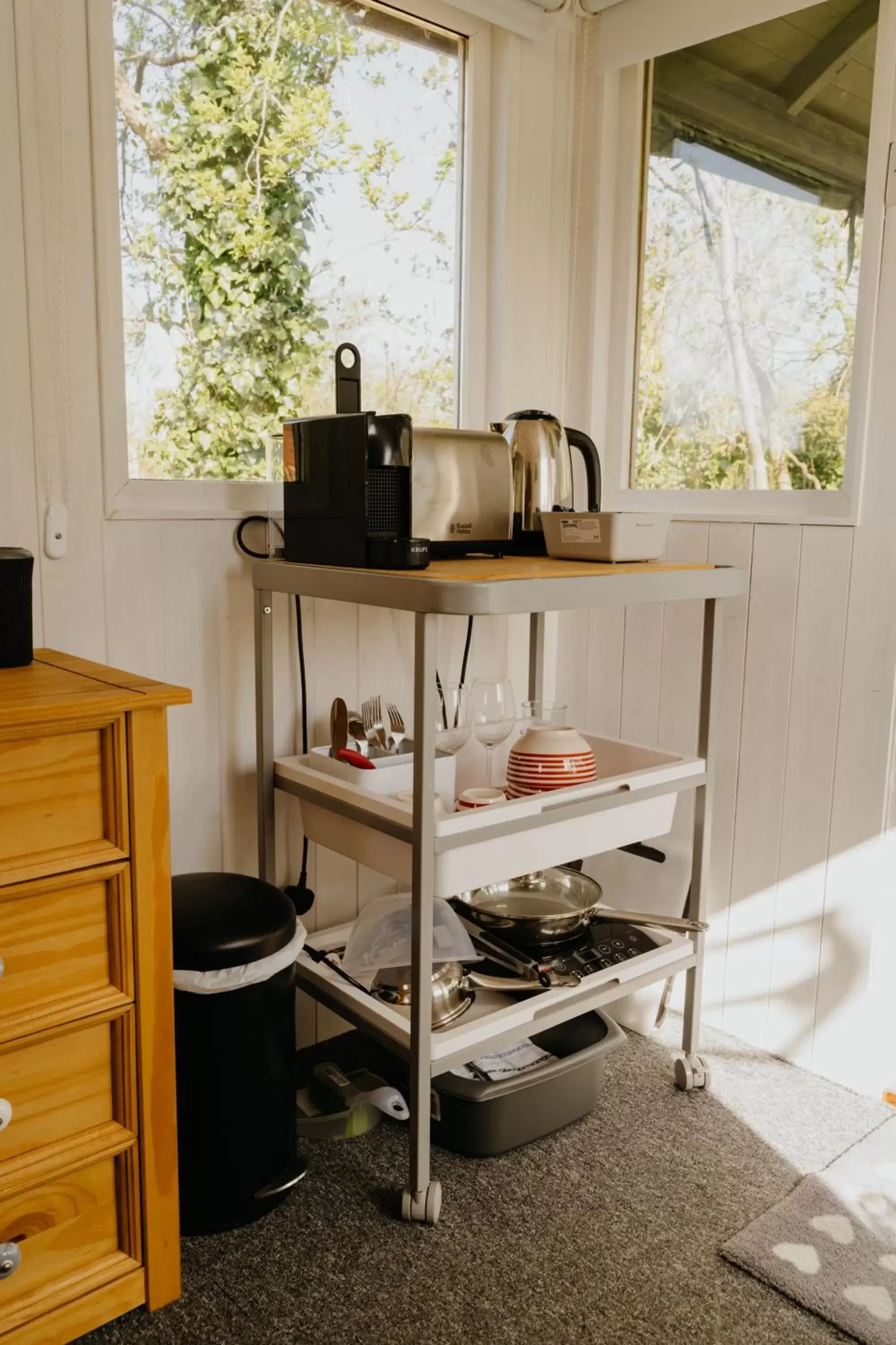 Coffee/tea facilities in Little England Retreats - Cottage, Yurt and Shepherd Huts