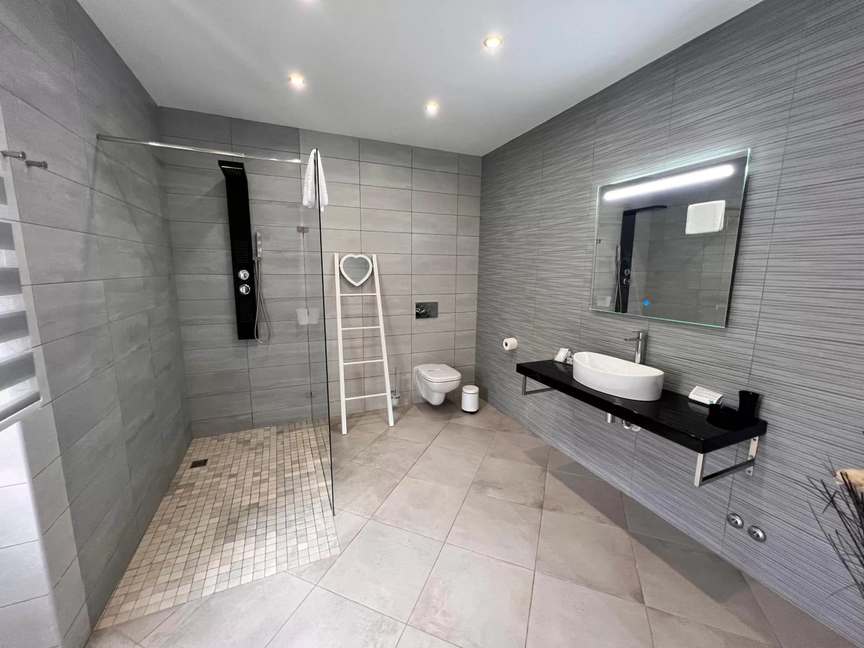 Shower in Carvoeiro B&B and SPA