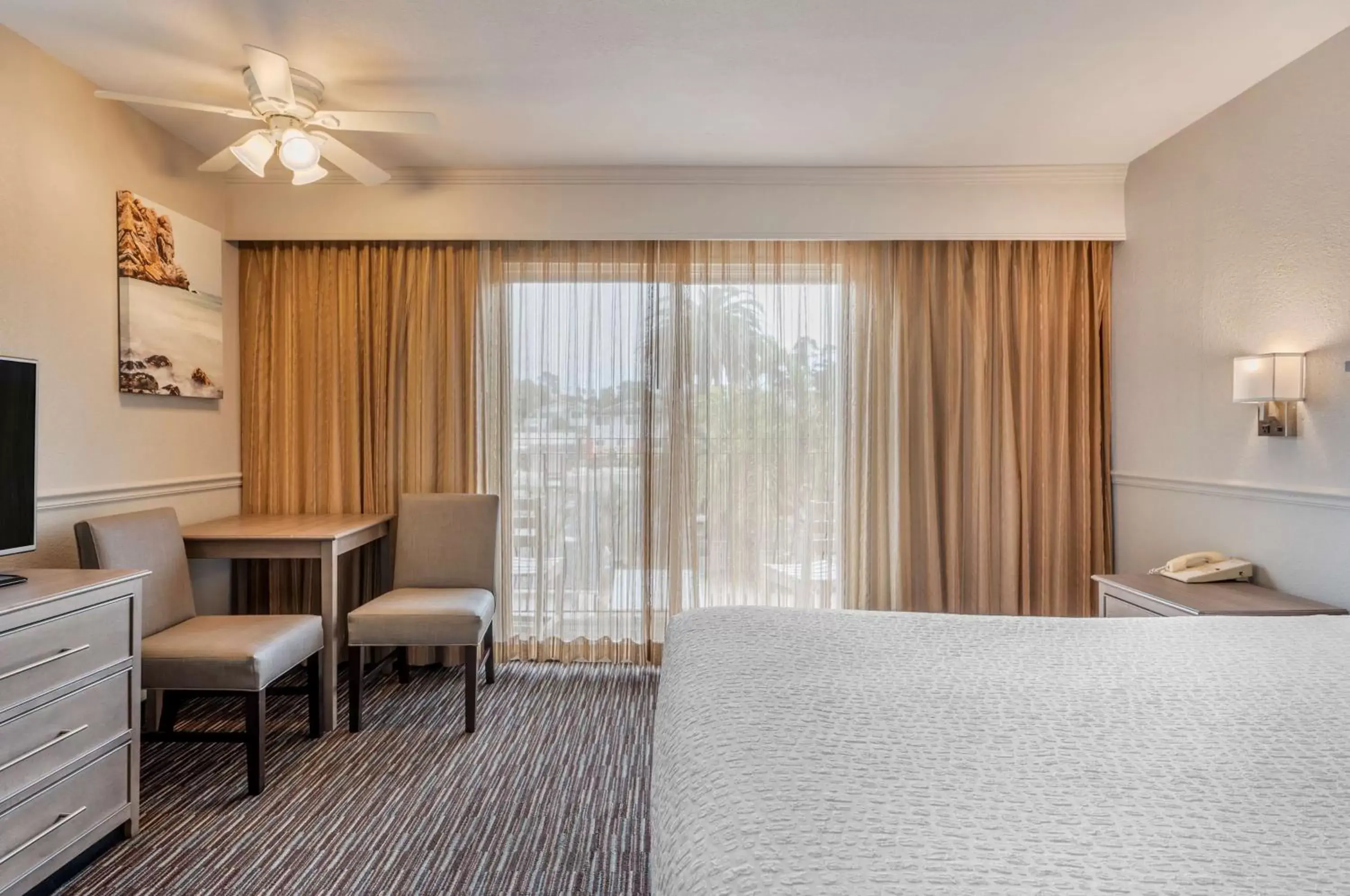 Bedroom, Seating Area in Best Western San Marcos Inn