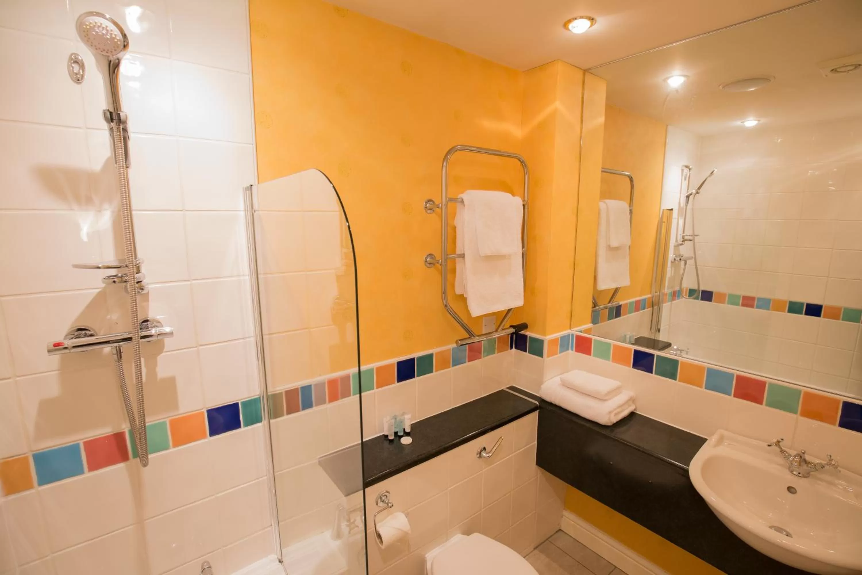 Bathroom in The Peacock Townhouse Hotel Kenilworth - Warwick