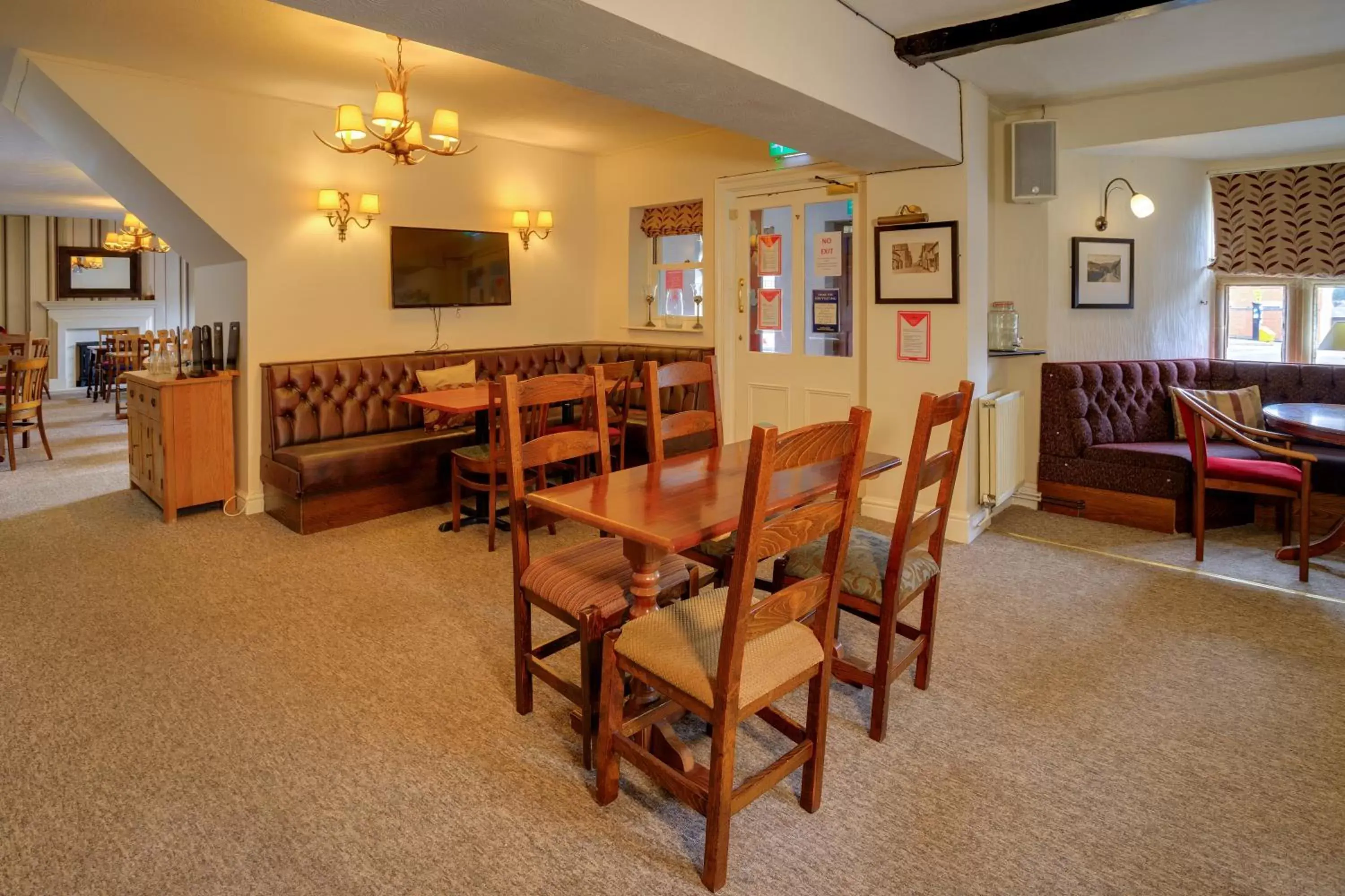 Restaurant/Places to Eat in The Bucks Head Hotel