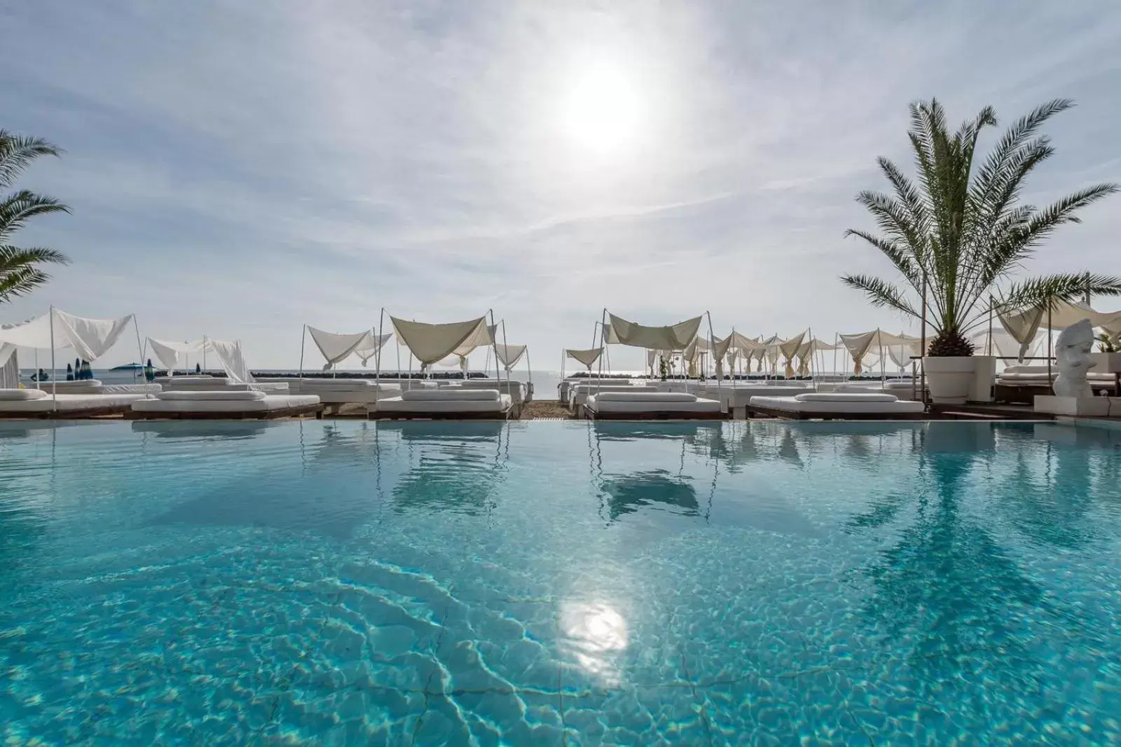 Swimming Pool in Vistamare Suite