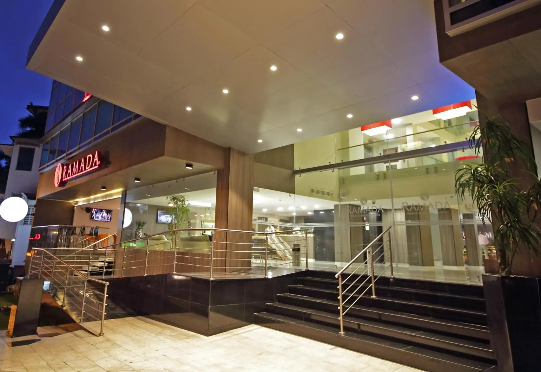 Facade/entrance in Ramada Panama Centro via Argentina