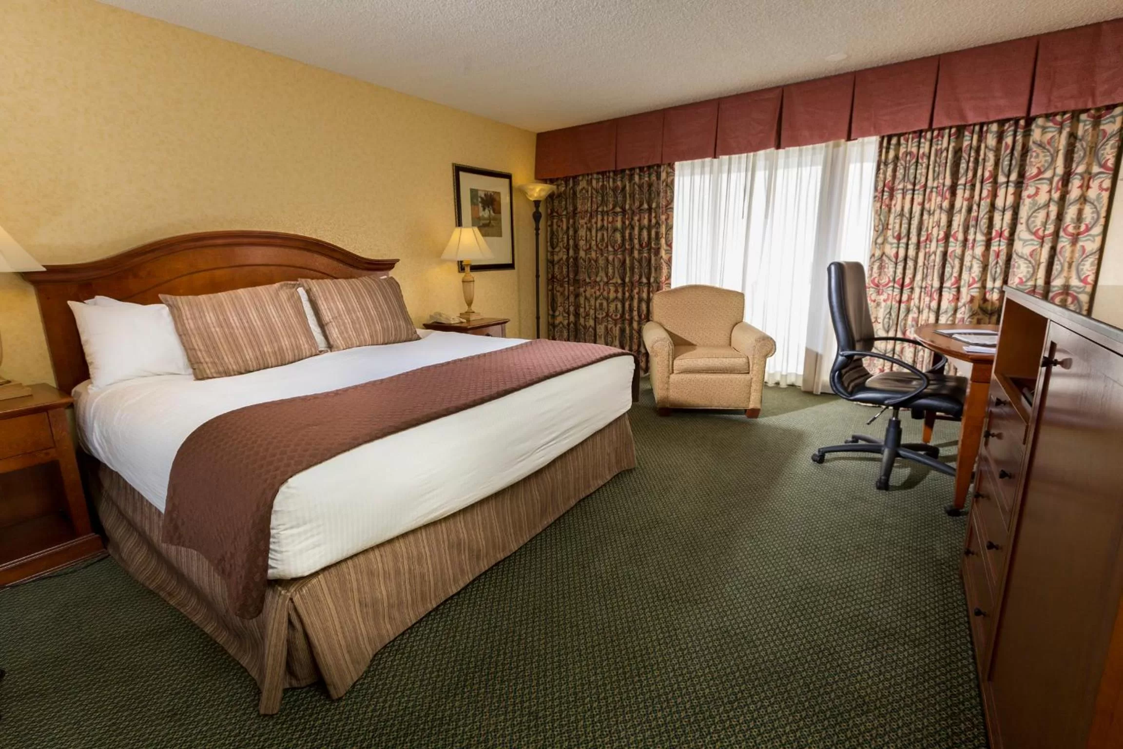 Bed in Red Lion Hotel Yakima Center