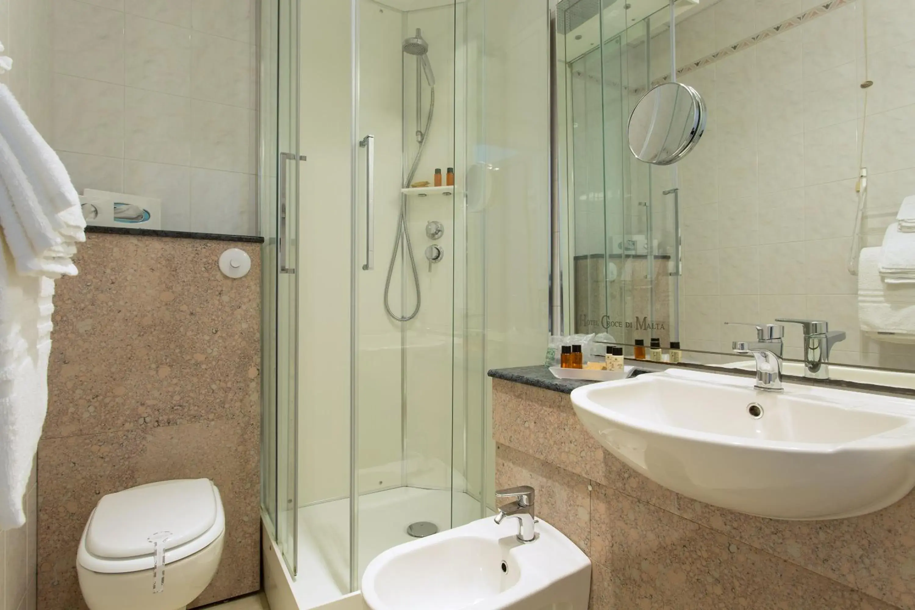 Shower, Bathroom in Hotel Croce Di Malta