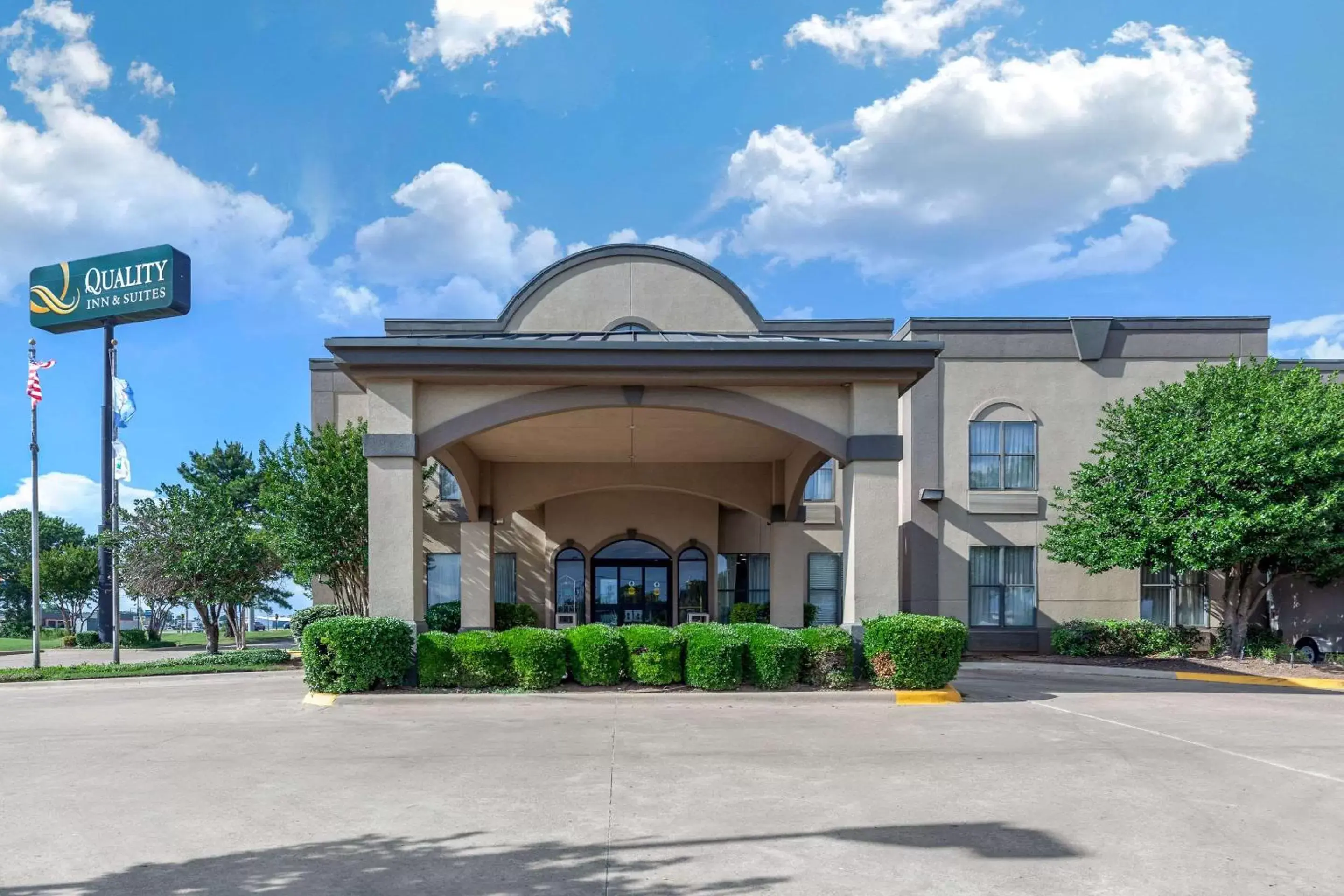 Property building in Quality Inn & Suites Durant