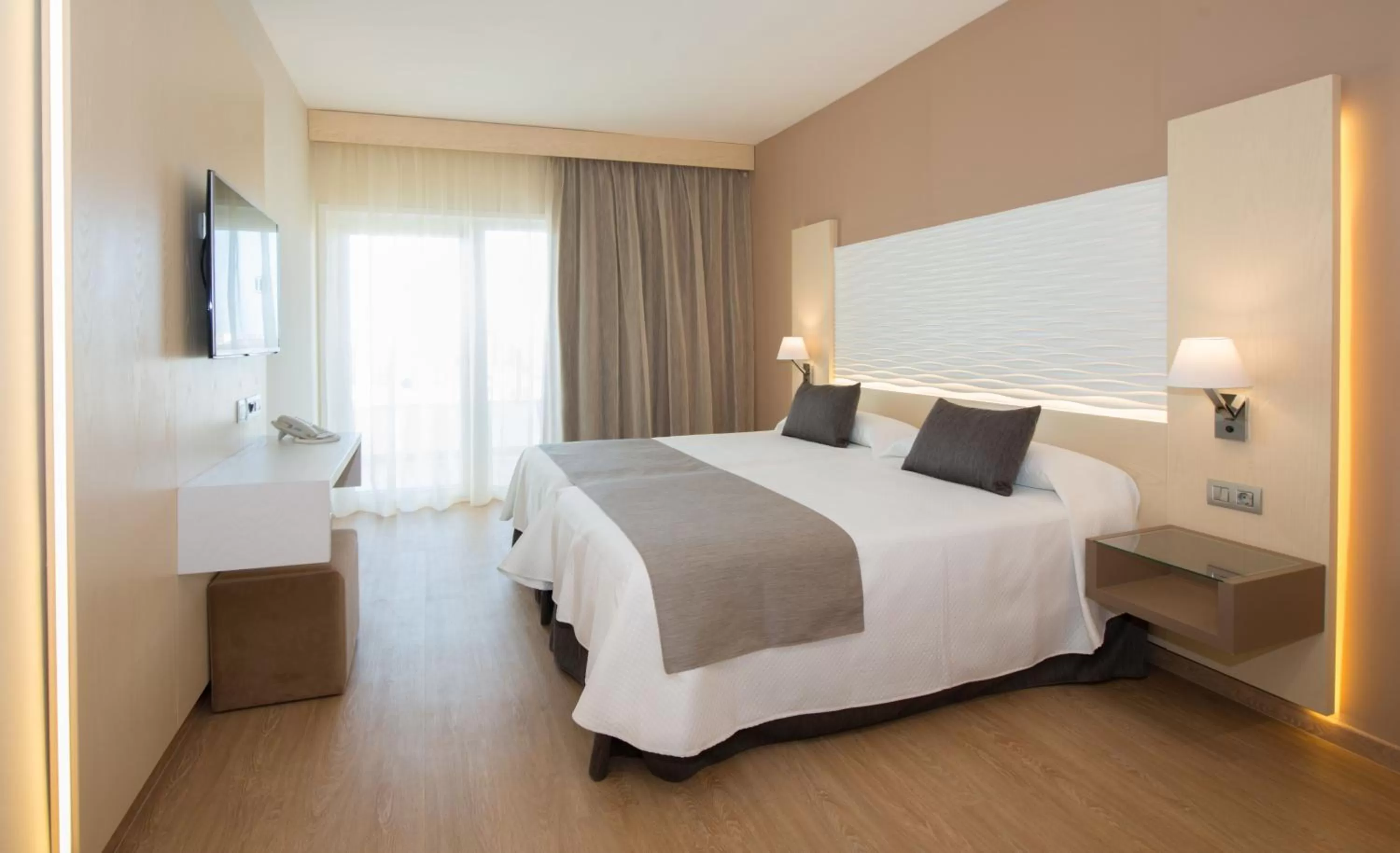 Bedroom, Bed in HL Suitehotel Playa del Inglés - Adults Only
