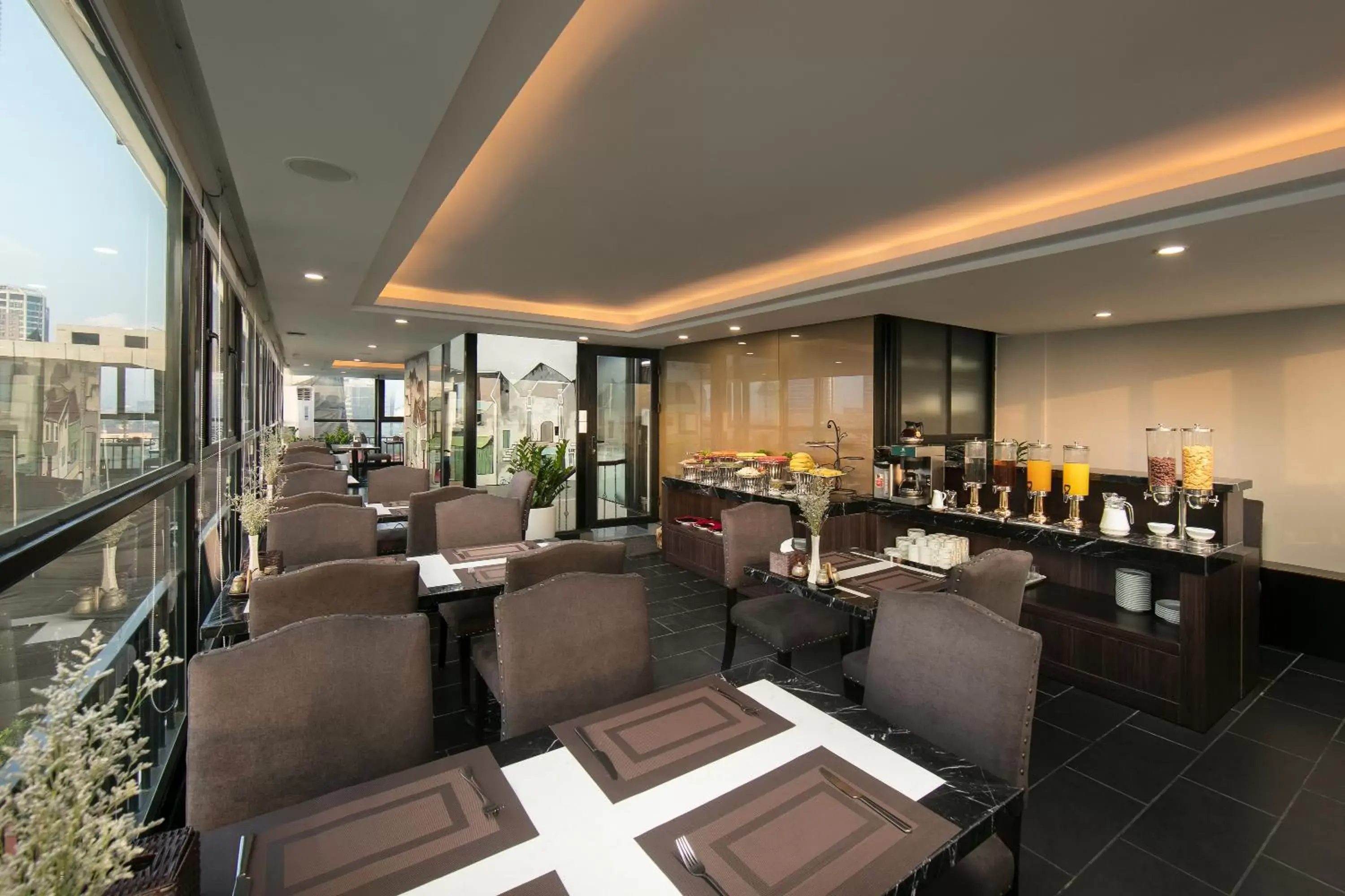 Patio, Restaurant/Places to Eat in Hanoi L'Heritage Diamond Hotel & Spa