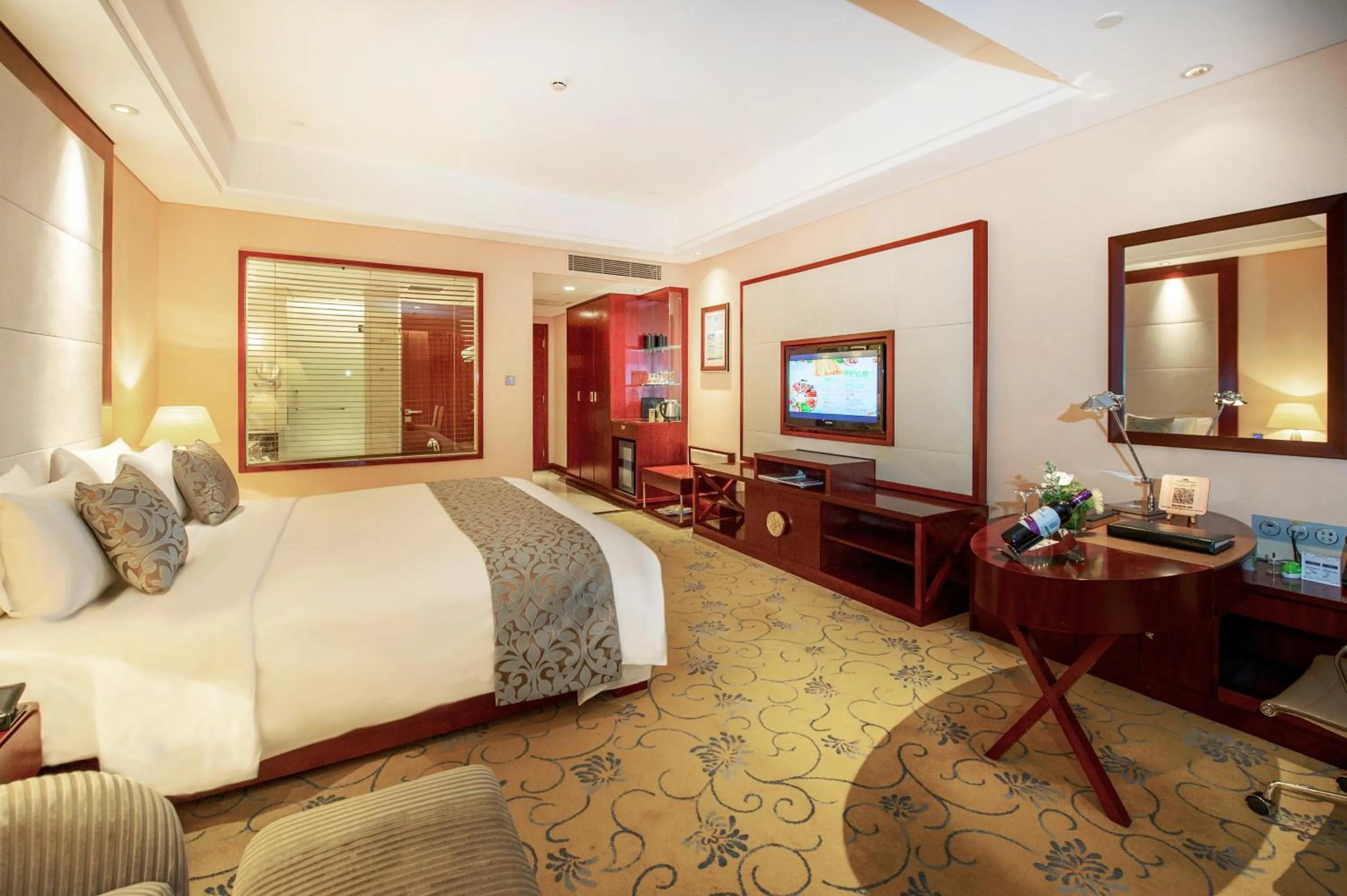 Photo of the whole room, Bed in Howard Johnson Tropical Garden Plaza Kunming