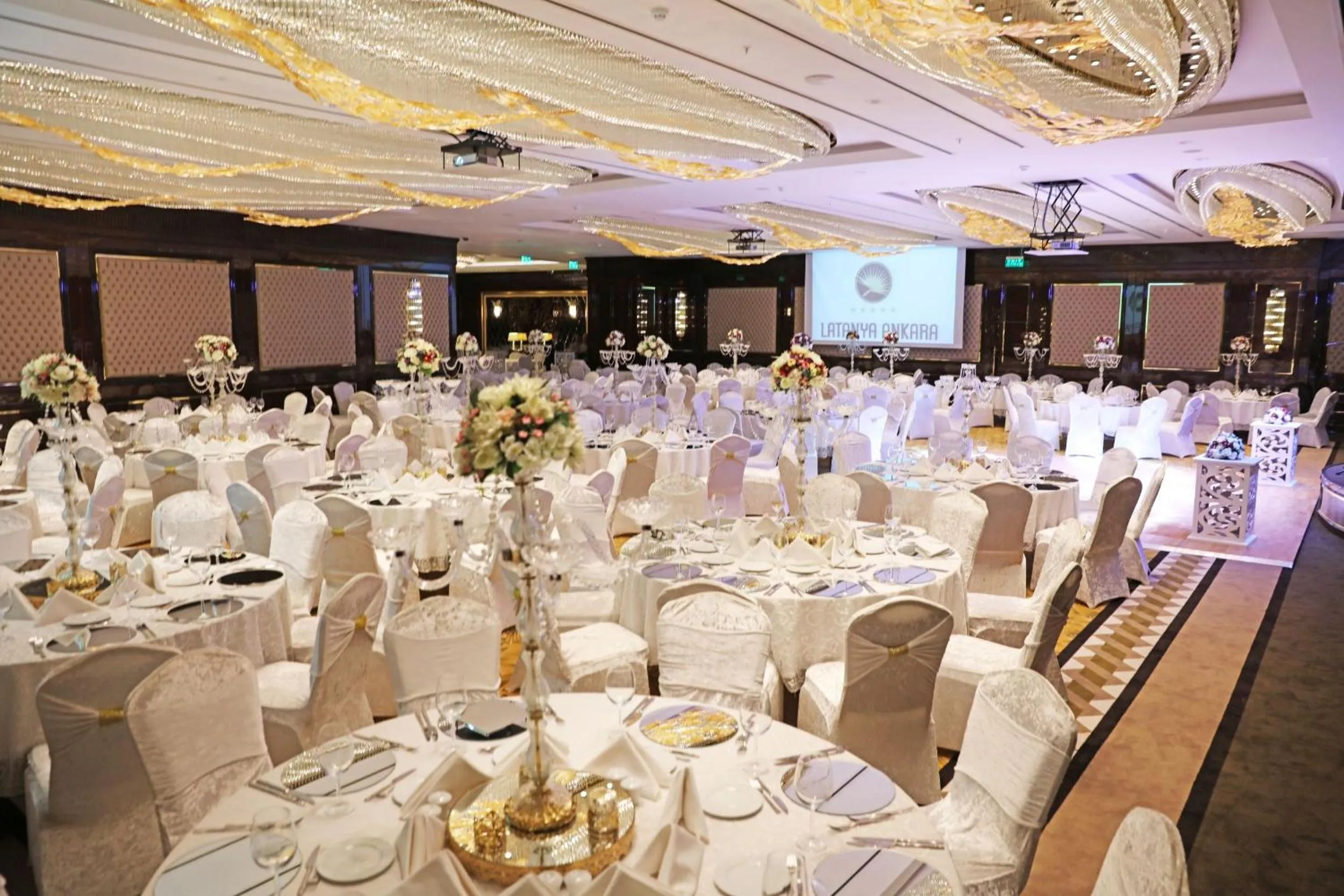 Restaurant/places to eat in Latanya Hotel Ankara