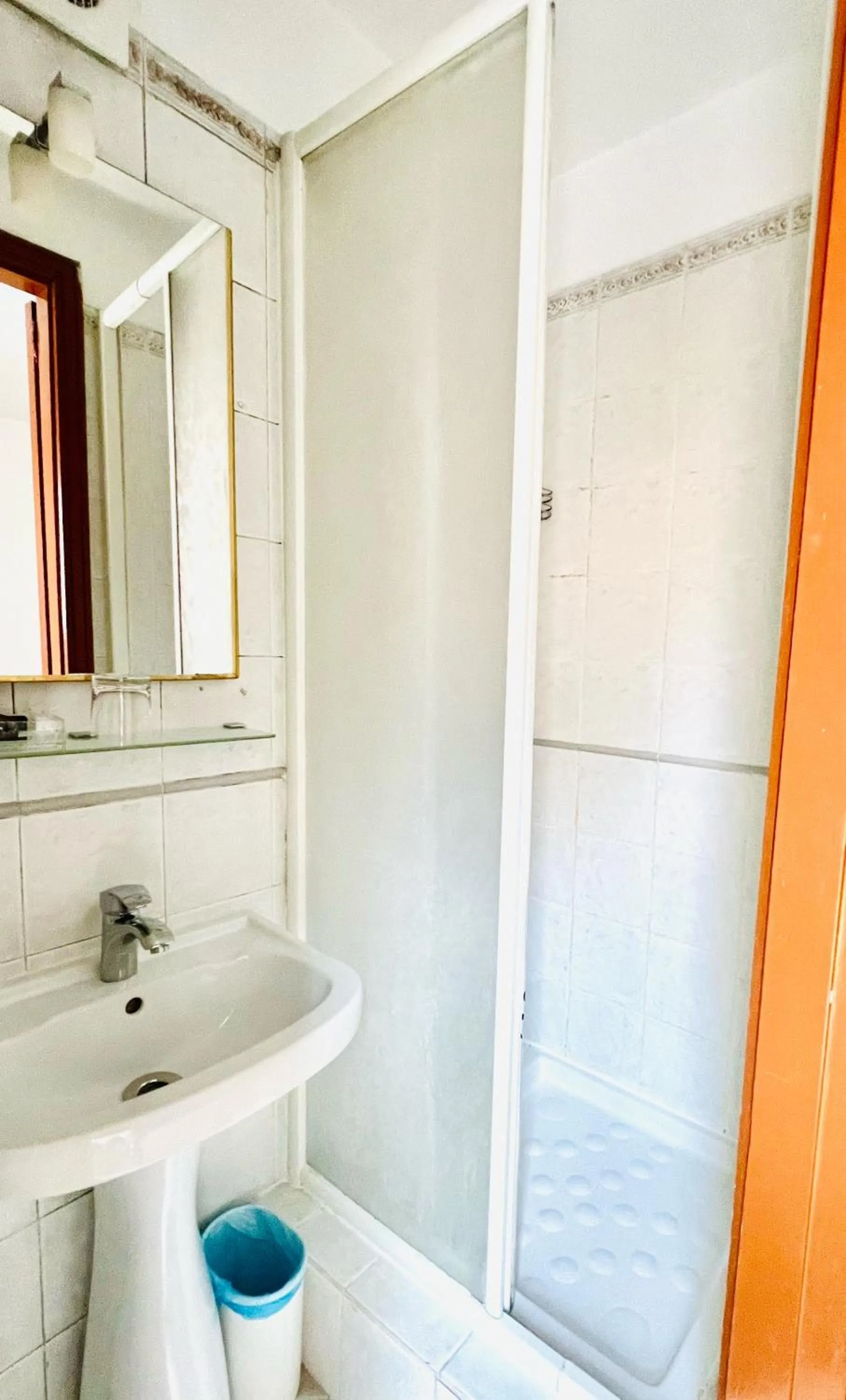 Bathroom in Hotel Pisa