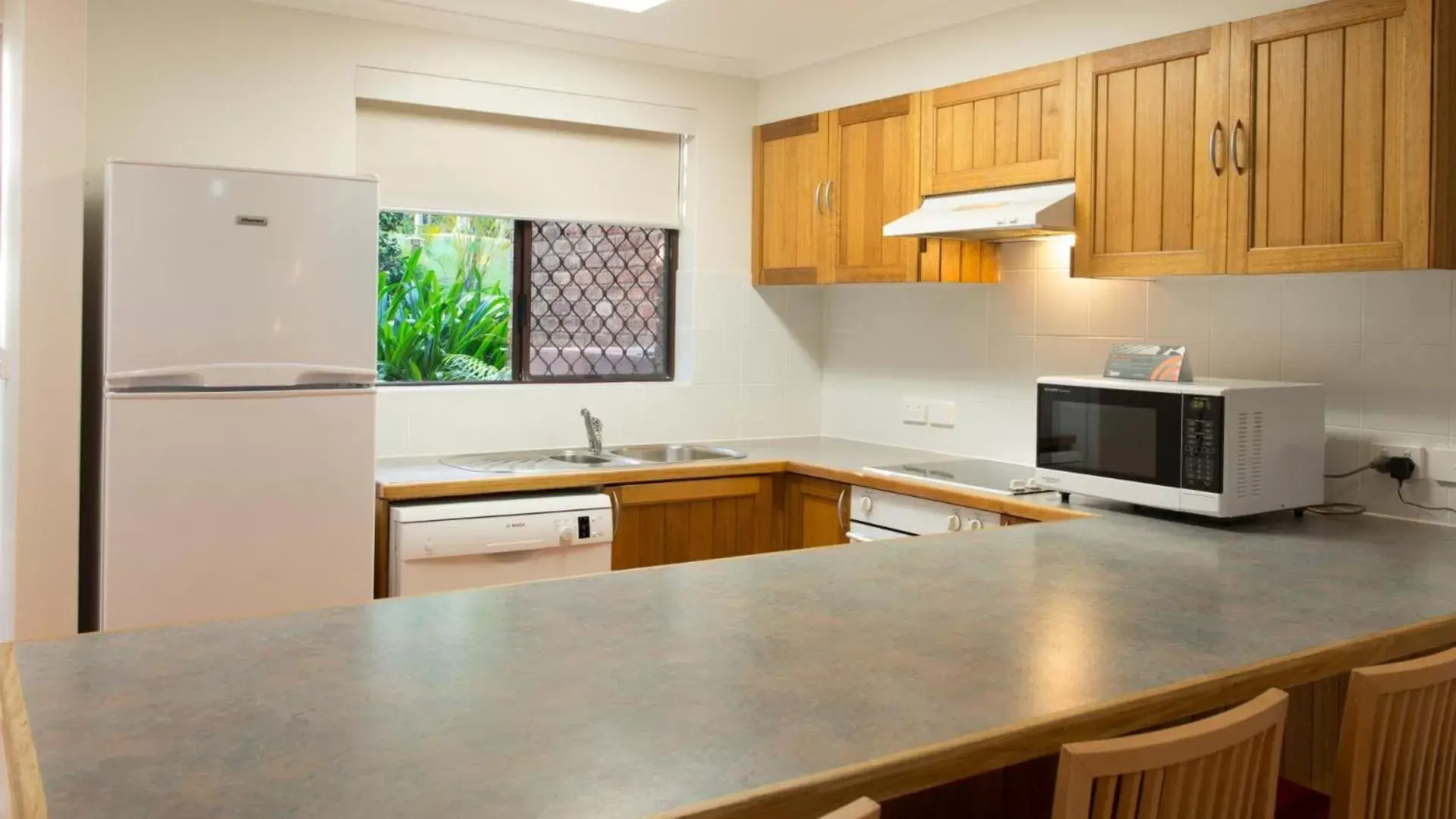 Kitchen or kitchenette, Kitchen/Kitchenette in Boambee Bay Resort